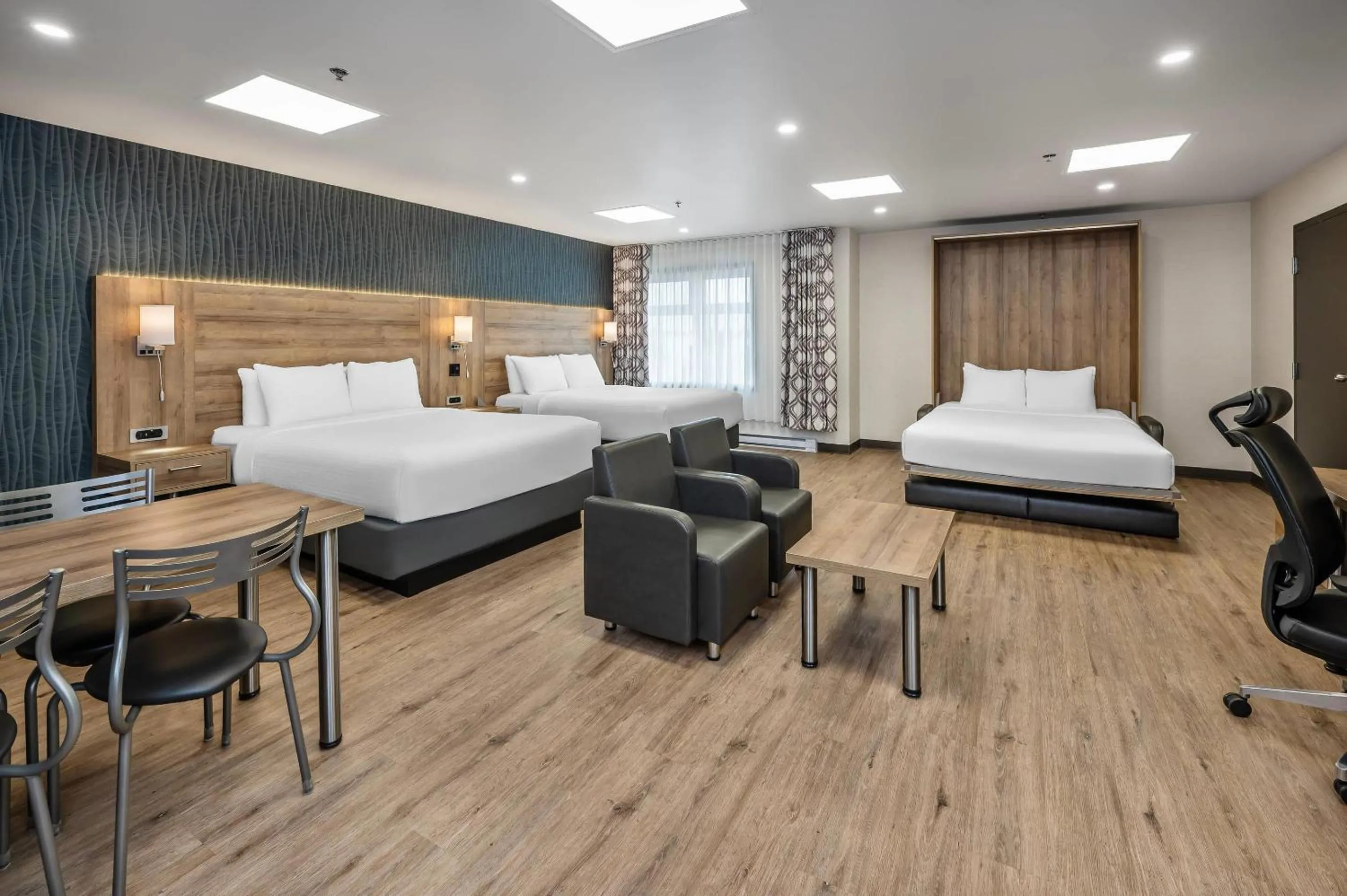 Bedroom, Bed in Quality Suites