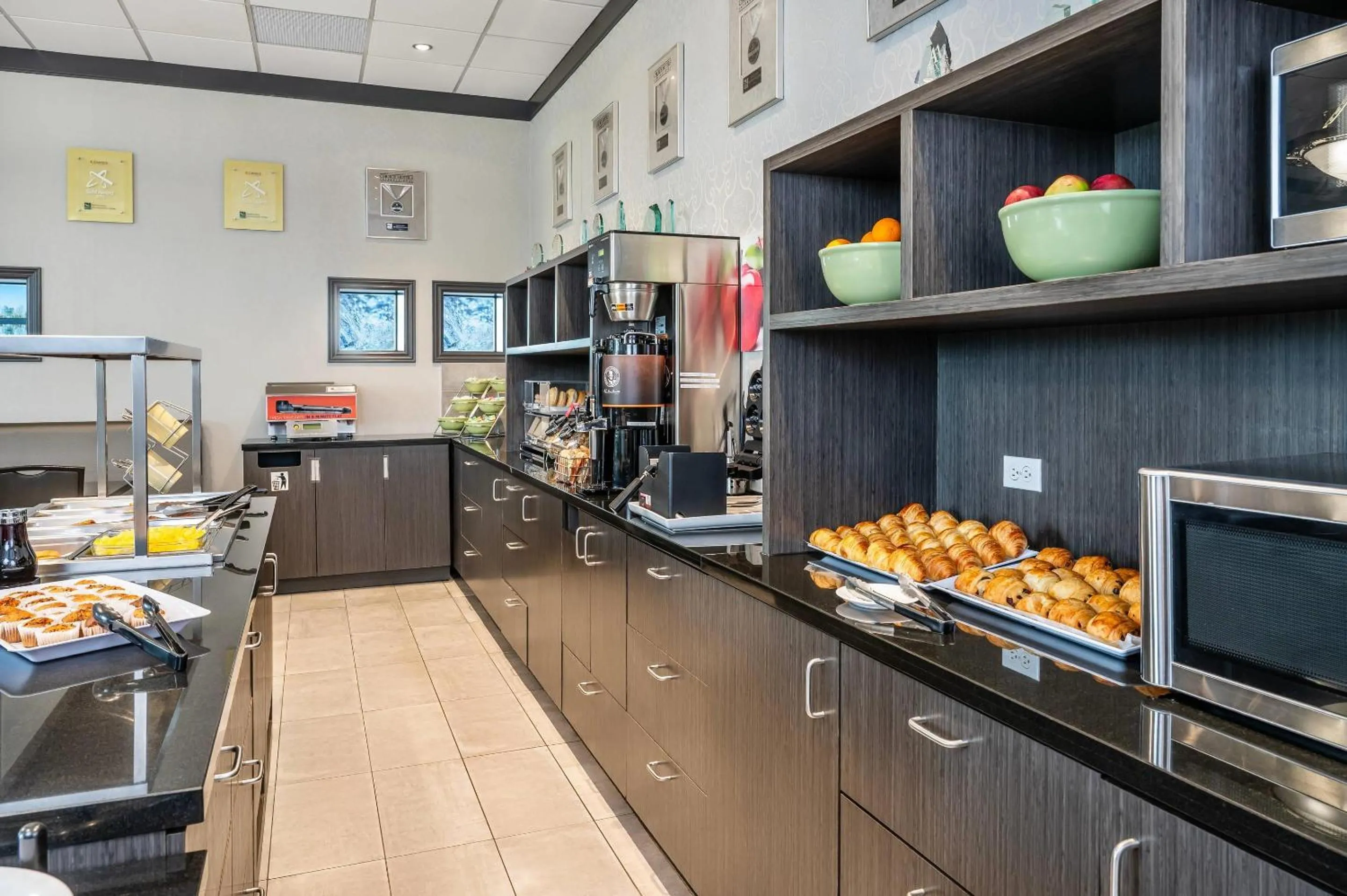 Breakfast in Quality Suites