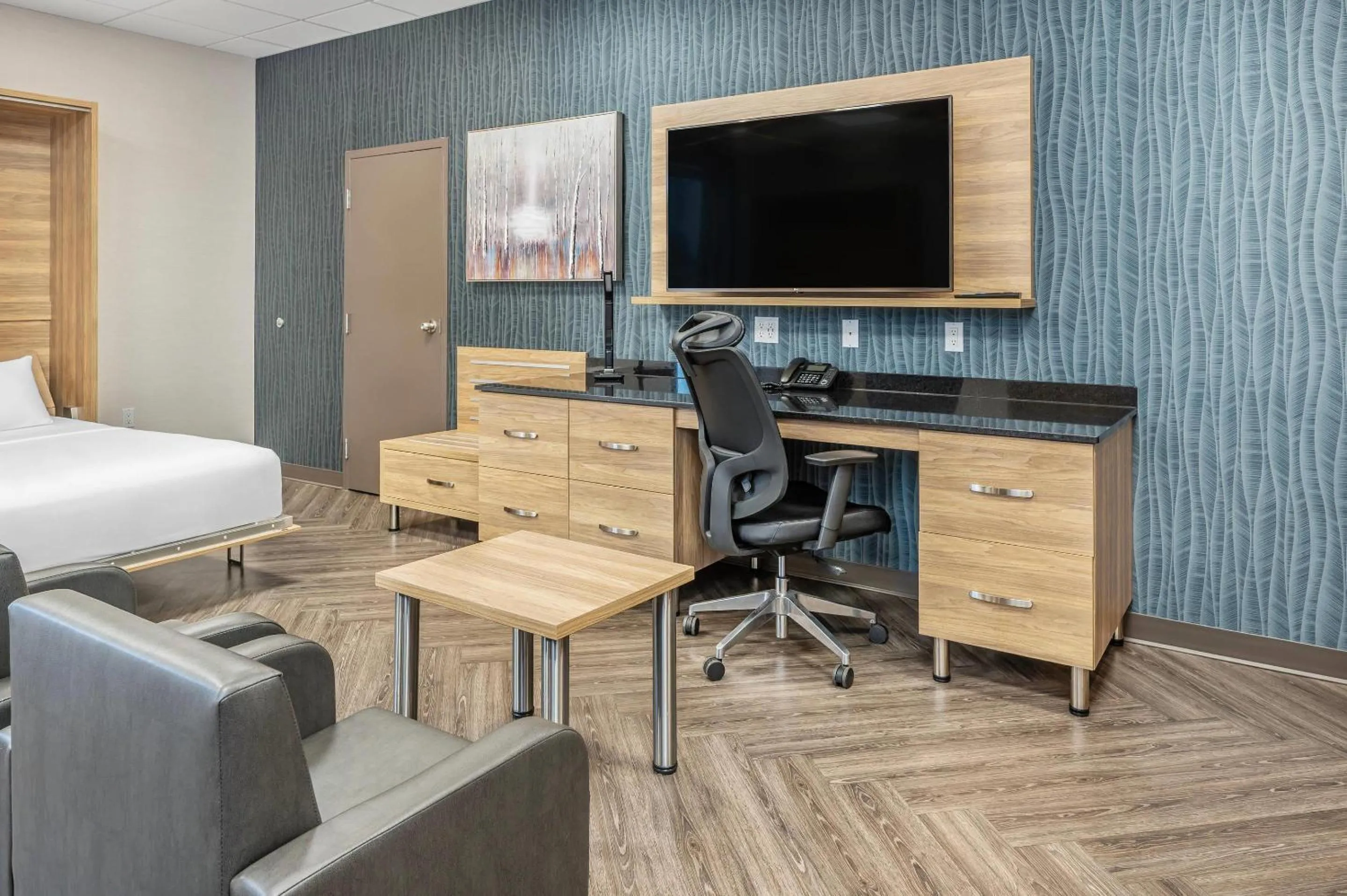 Bedroom, Bed in Quality Suites