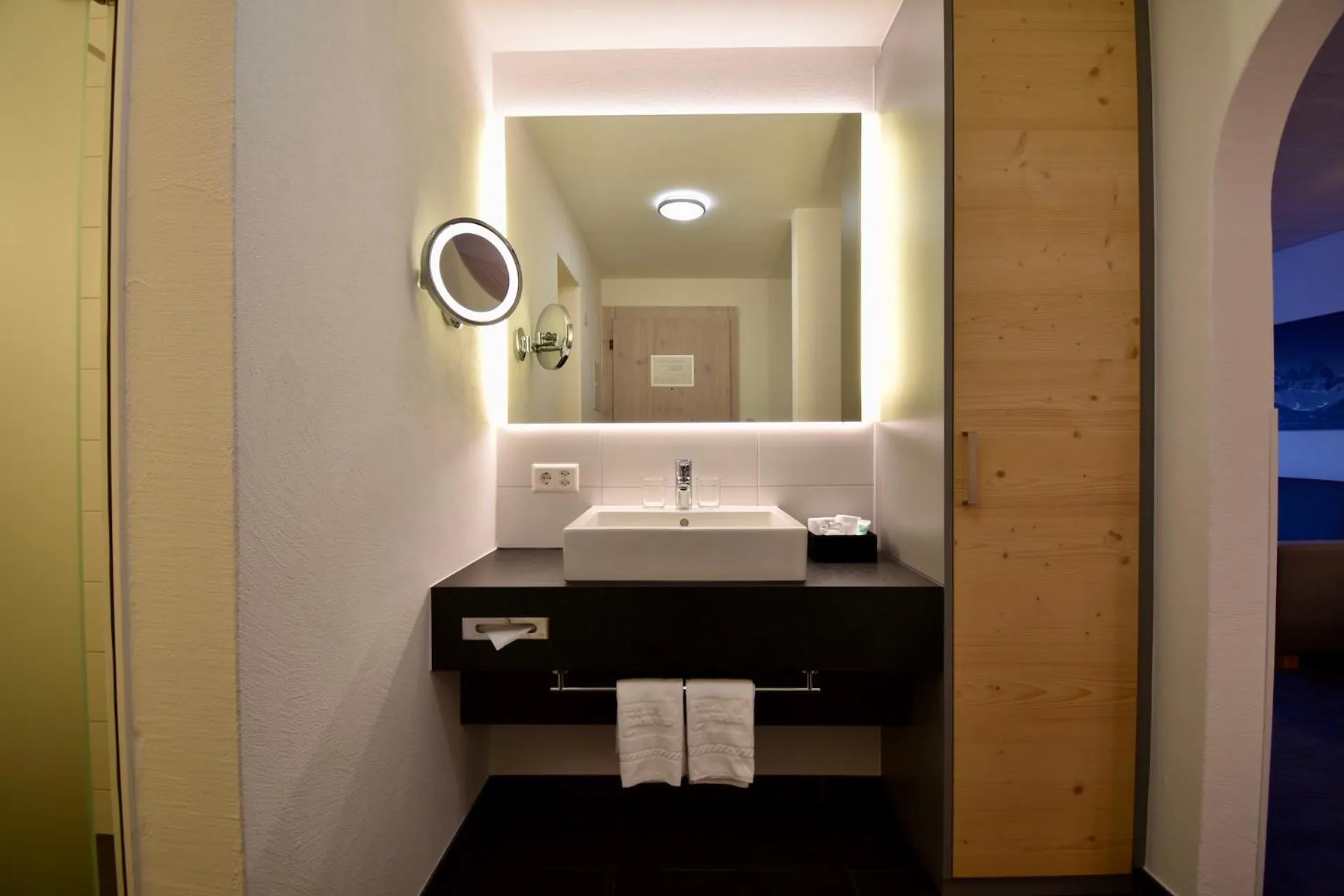 Shower in Hotel Laaxerhof