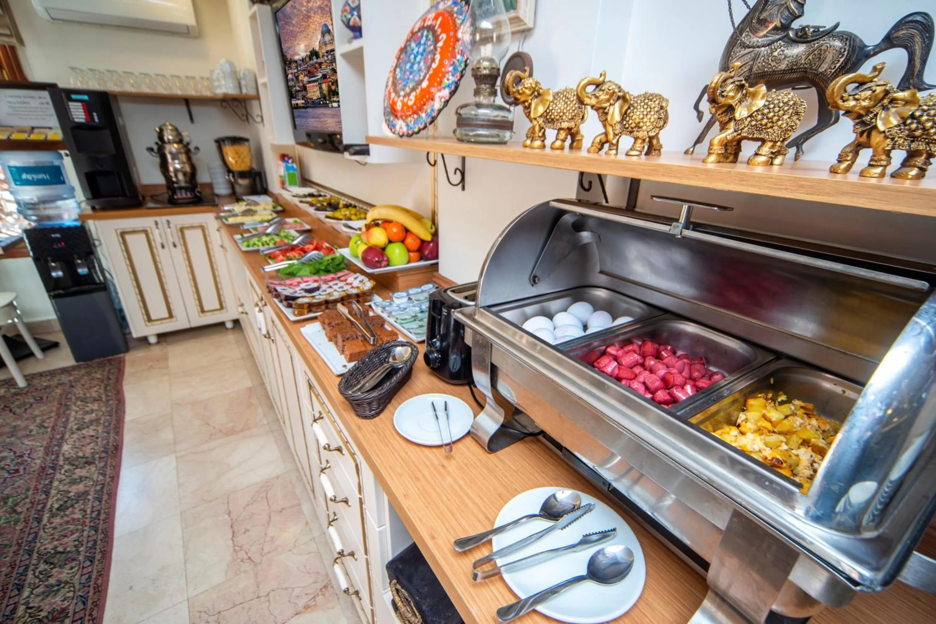 Buffet breakfast in Sultan House