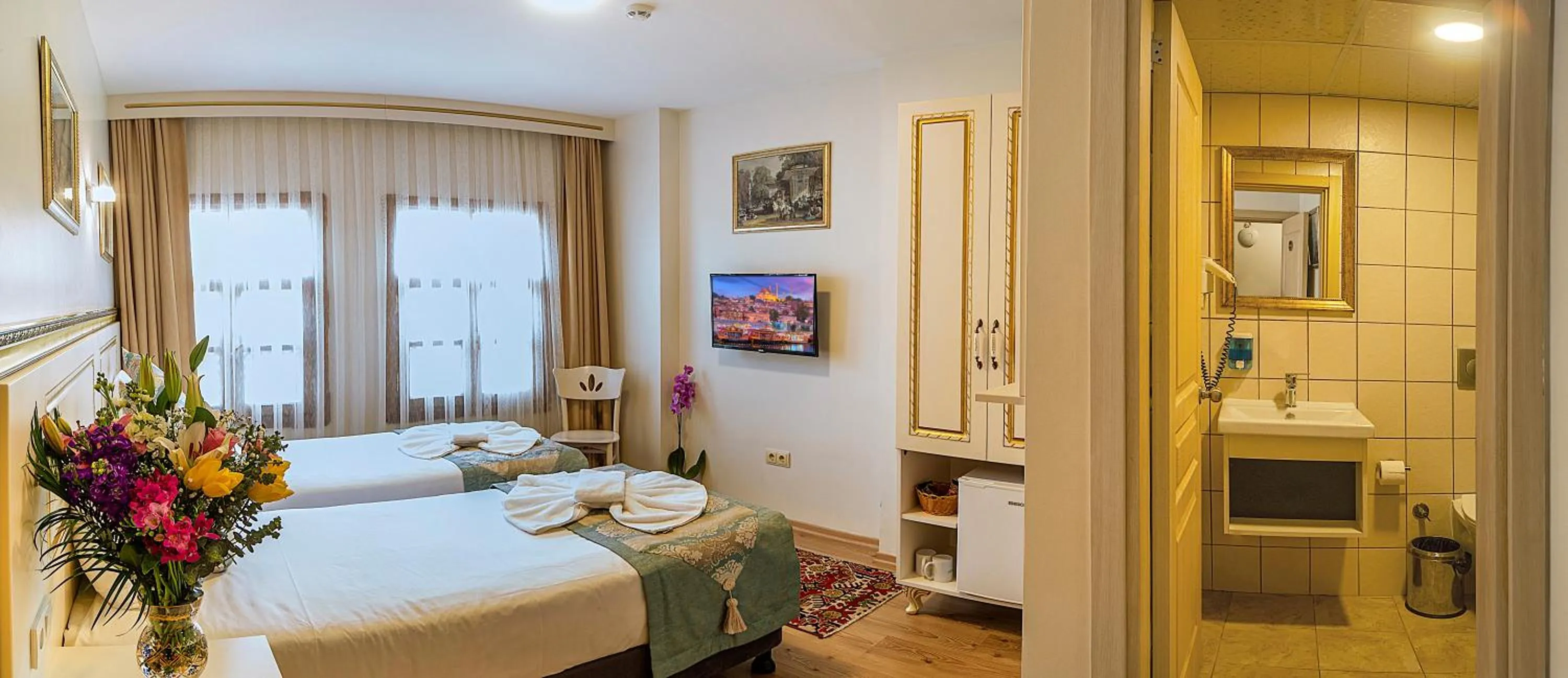 Photo of the whole room, Bed in Sultan House