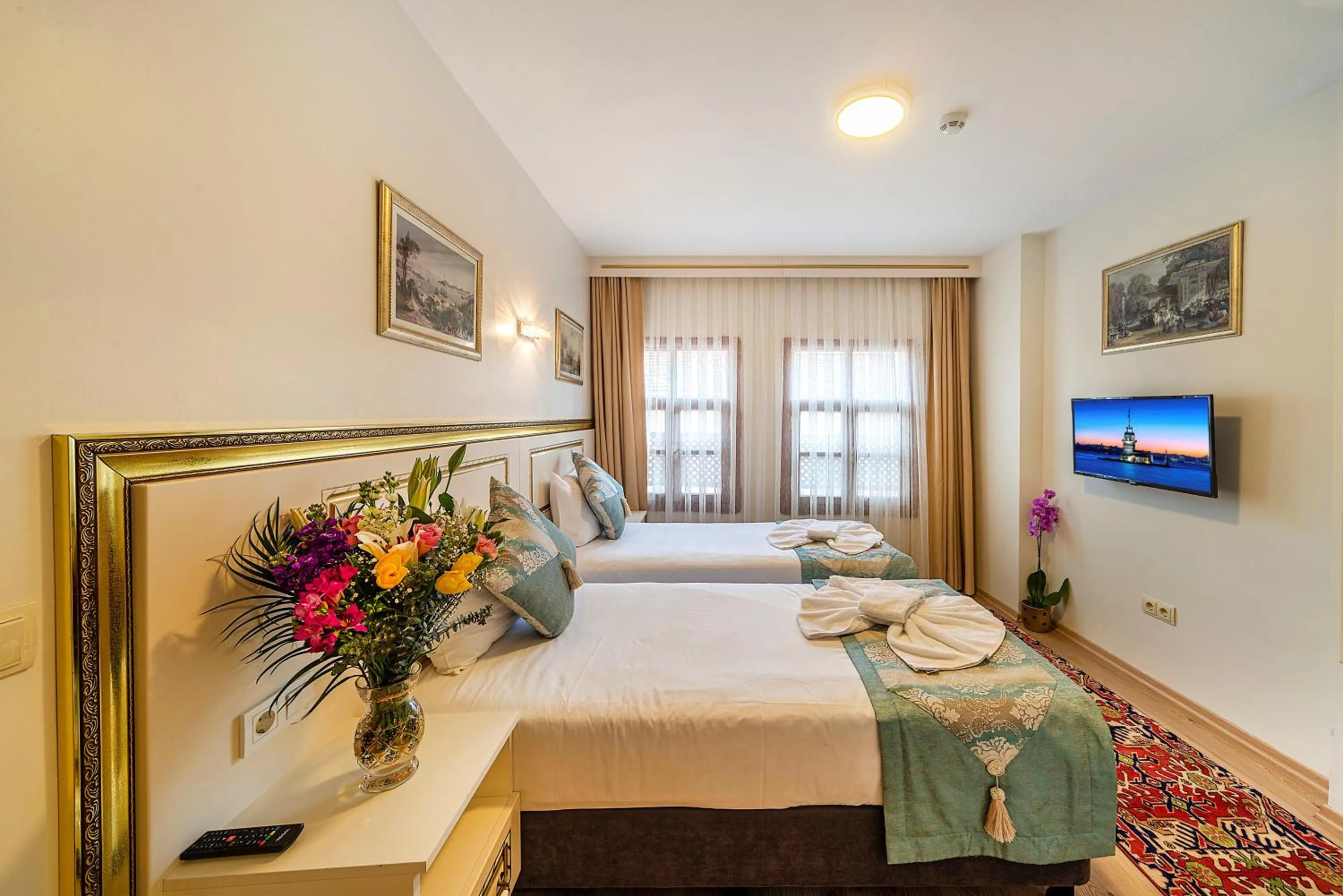 Photo of the whole room, Bed in Sultan House