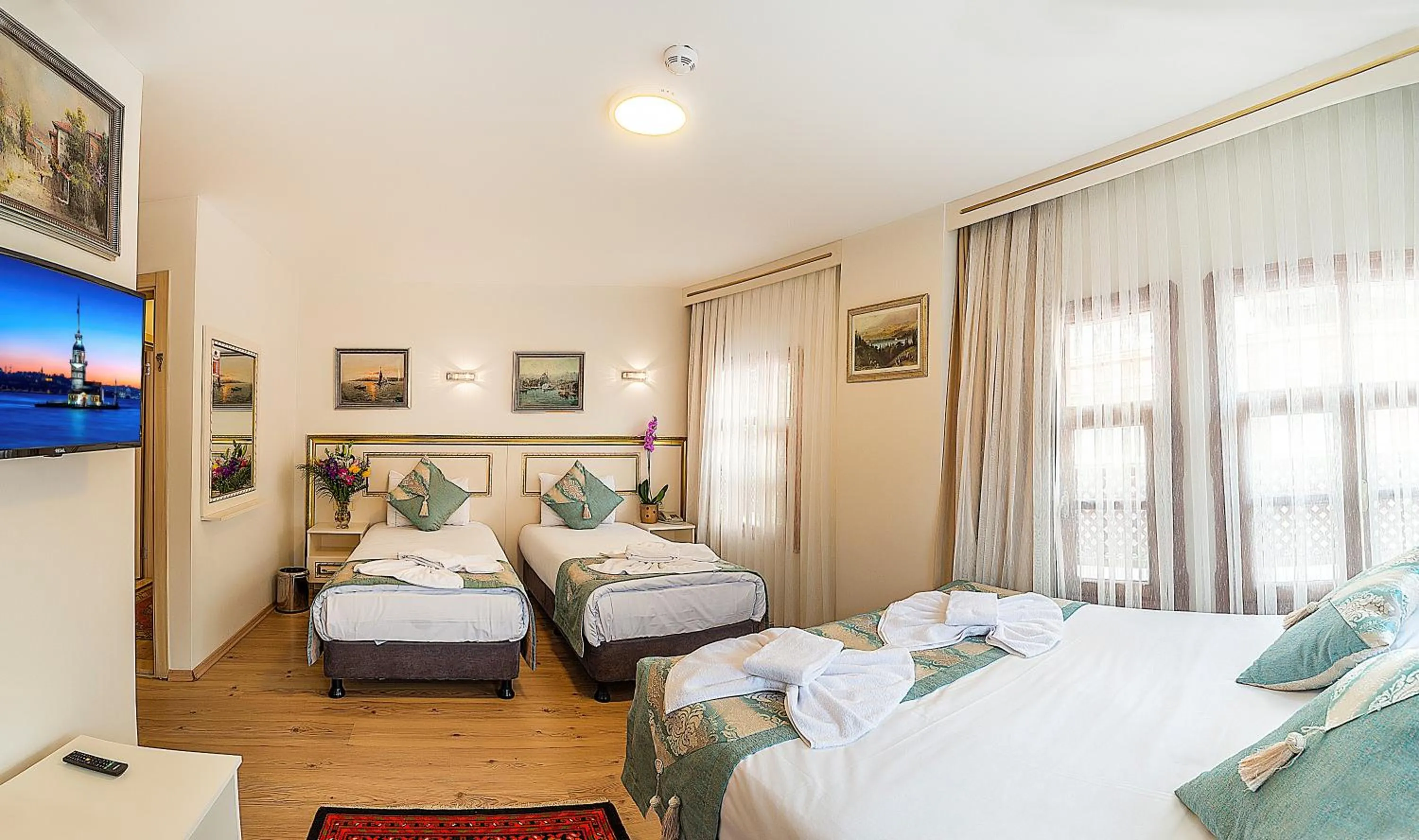 Photo of the whole room, Bed in Sultan House