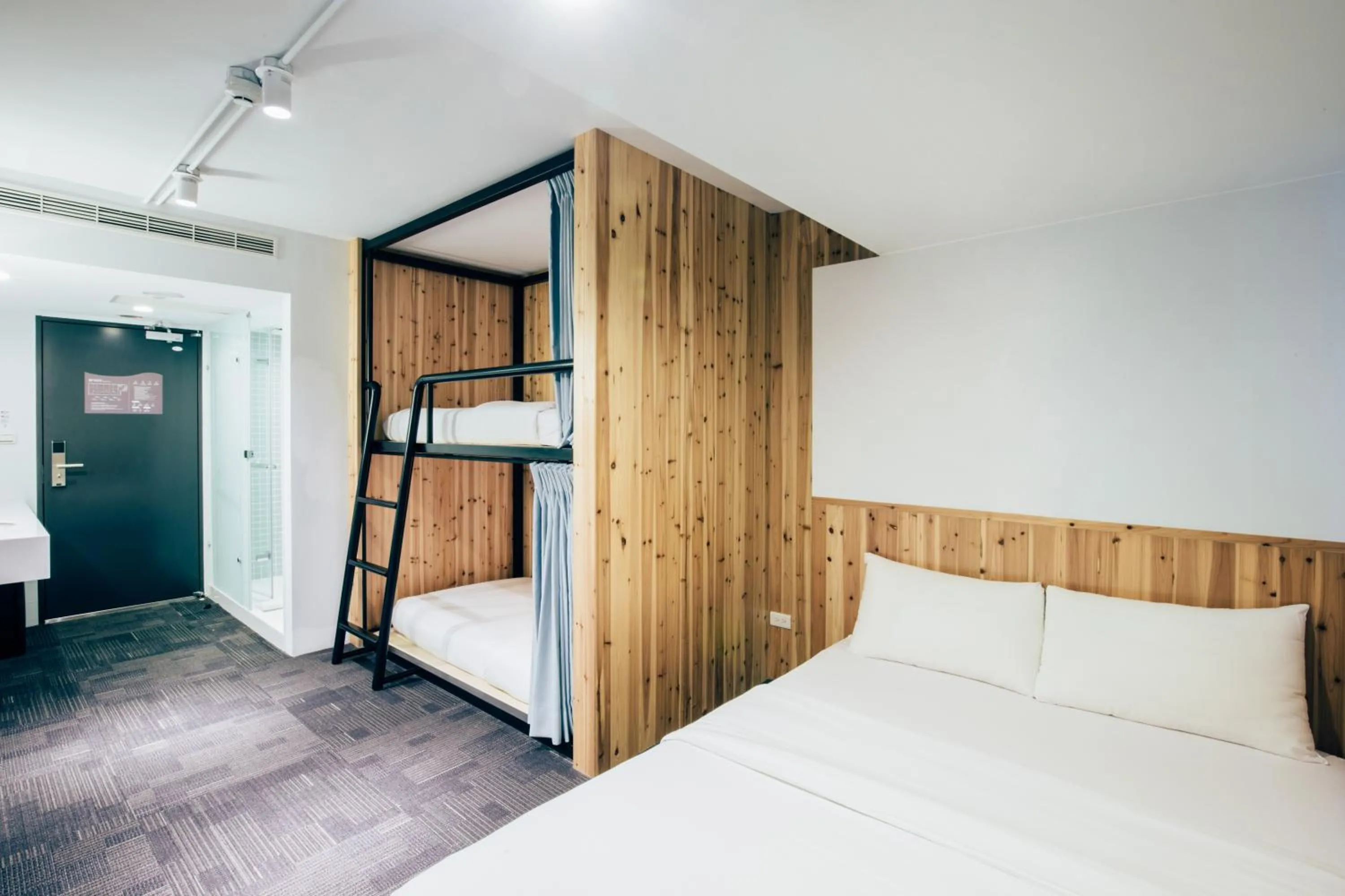 Photo of the whole room, Bed in Star Hostel Taipei East