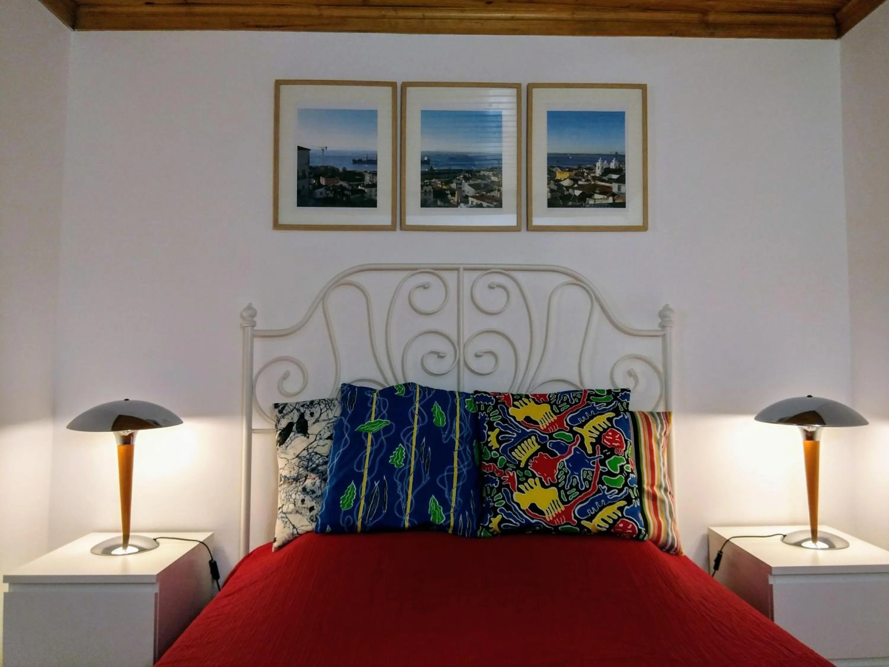 Decorative detail, Bed in Alfama 28