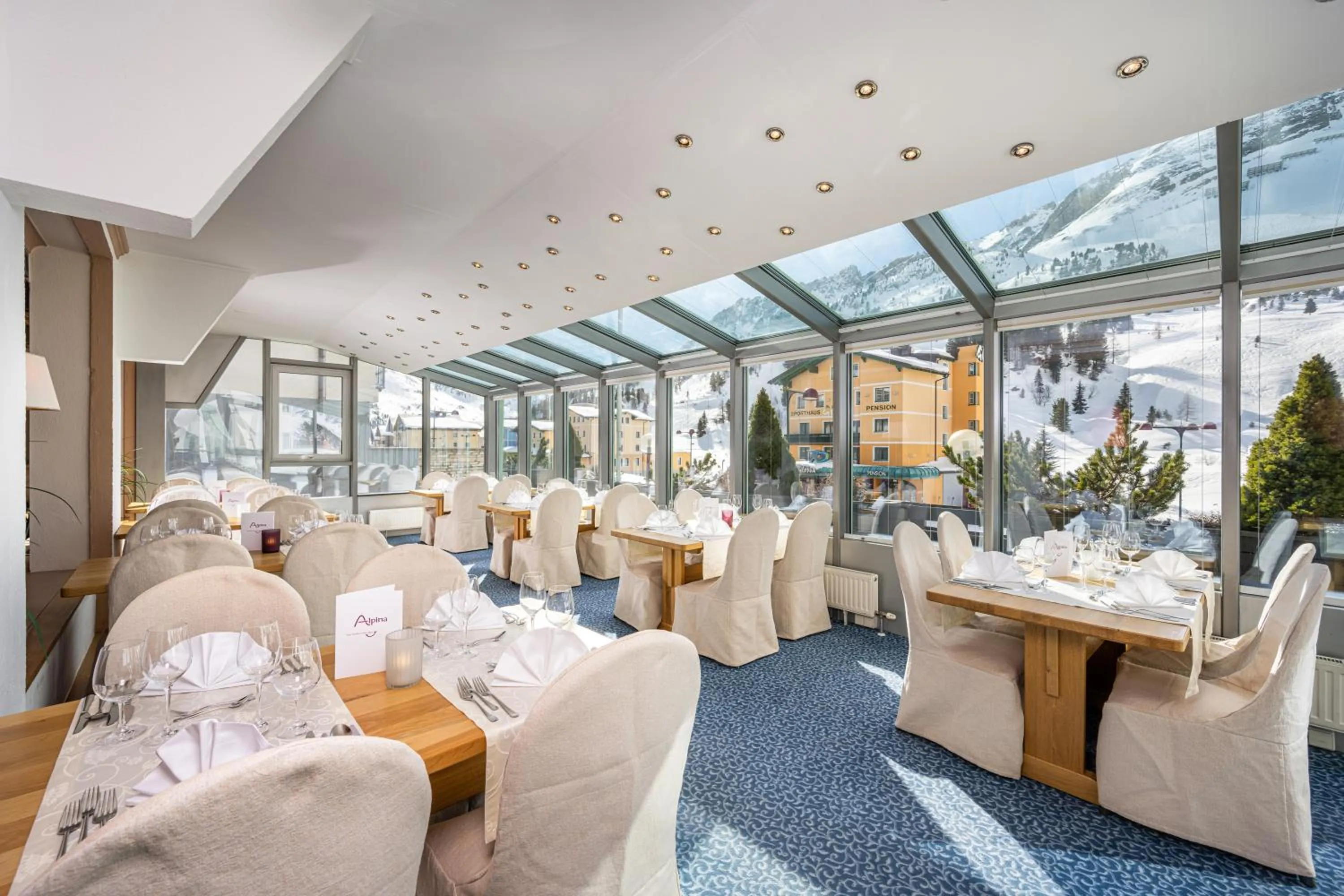 Dining area in Hotel Alpina
