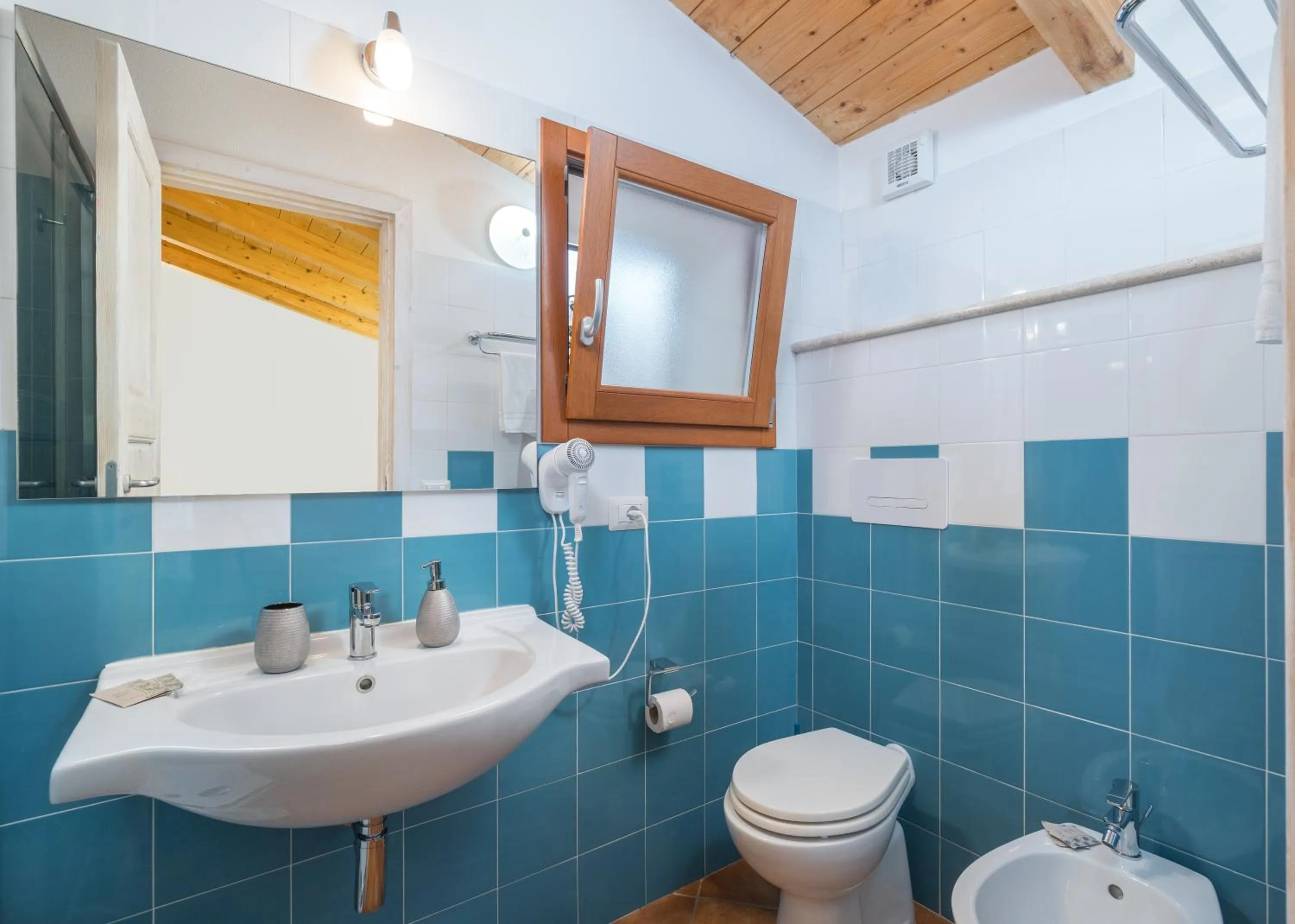 Toilet in Bosa Queen House