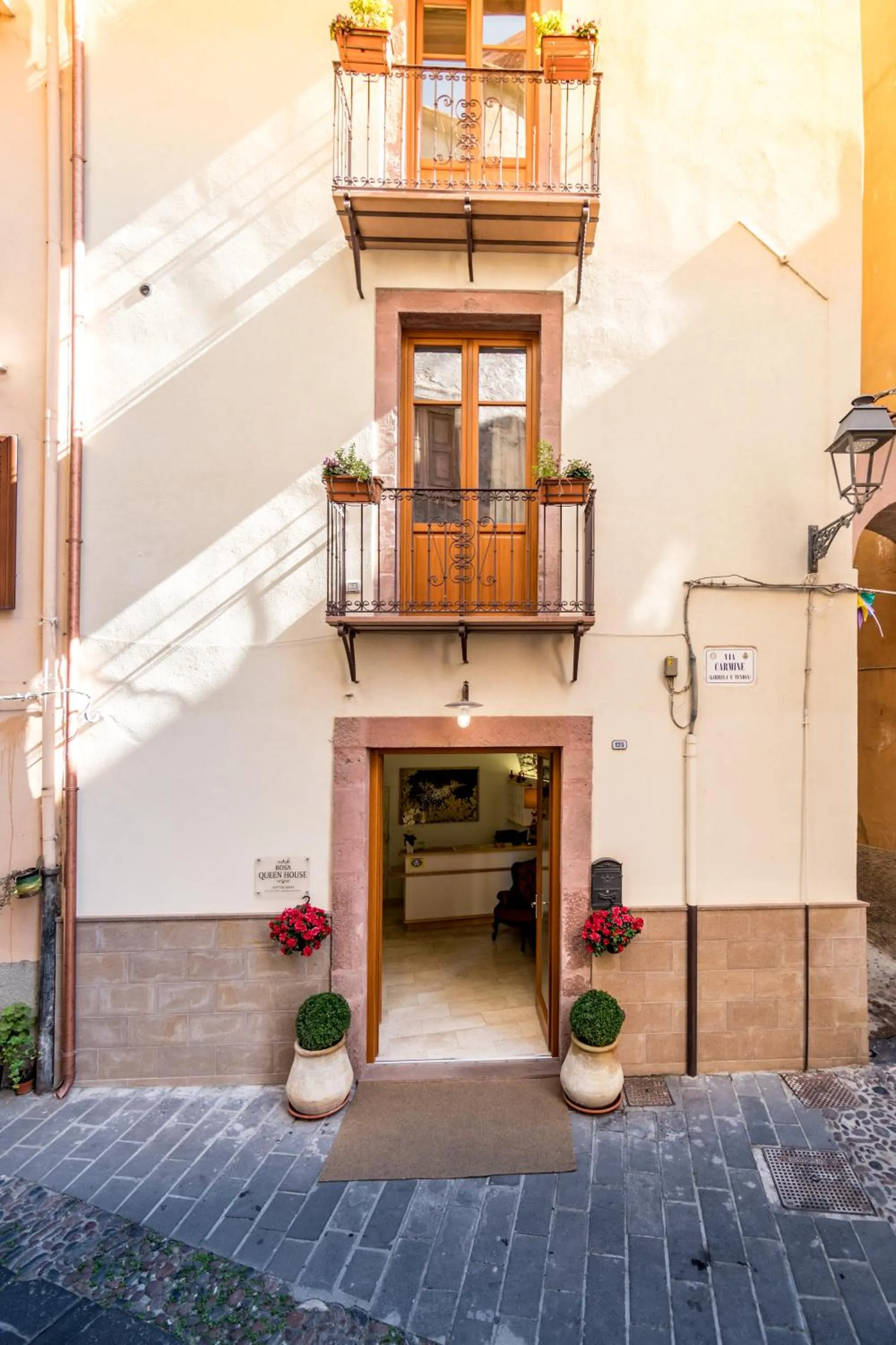 Facade/entrance in Bosa Queen House