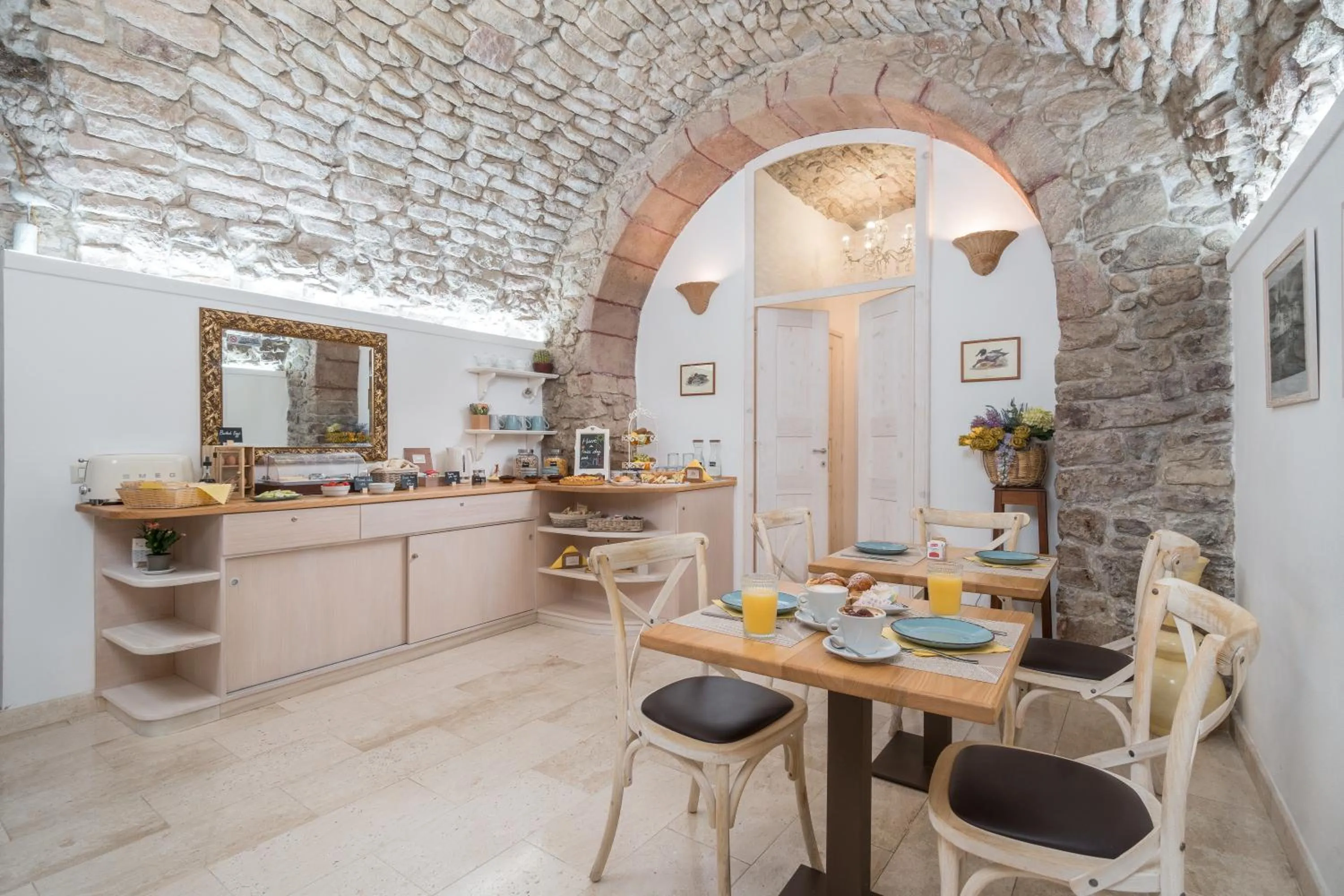 Breakfast in Bosa Queen House