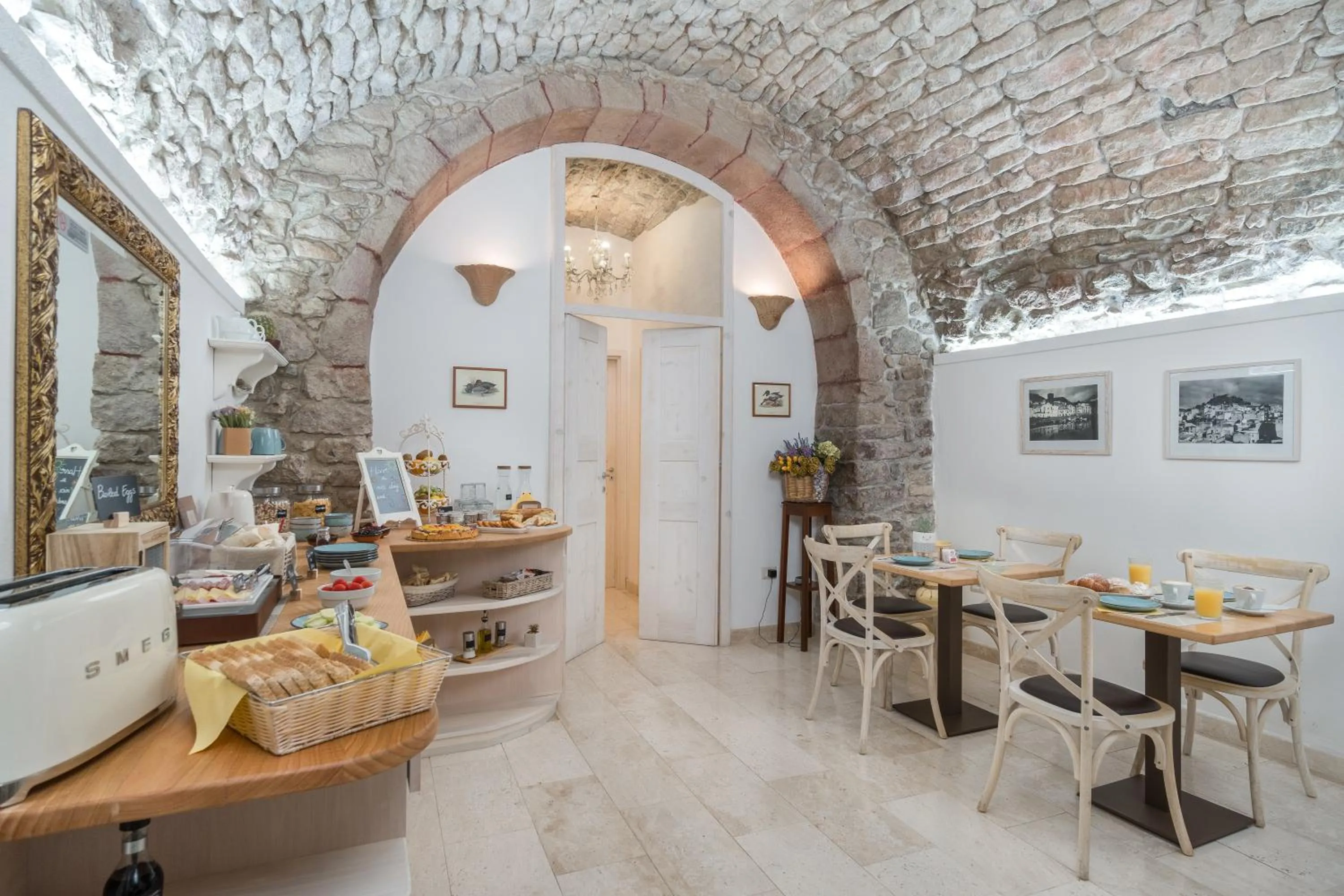 Breakfast in Bosa Queen House