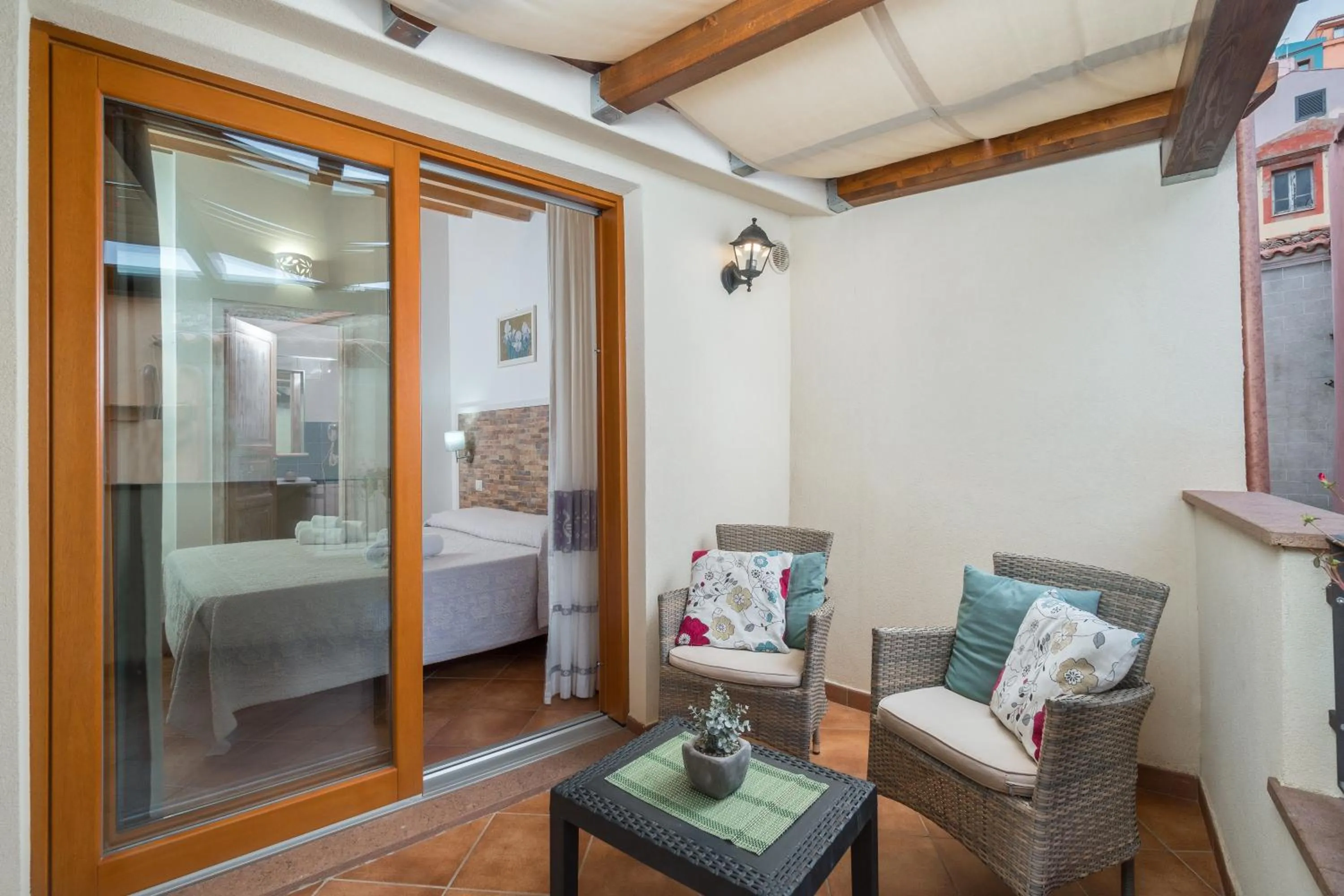 Photo of the whole room, Bed in Bosa Queen House