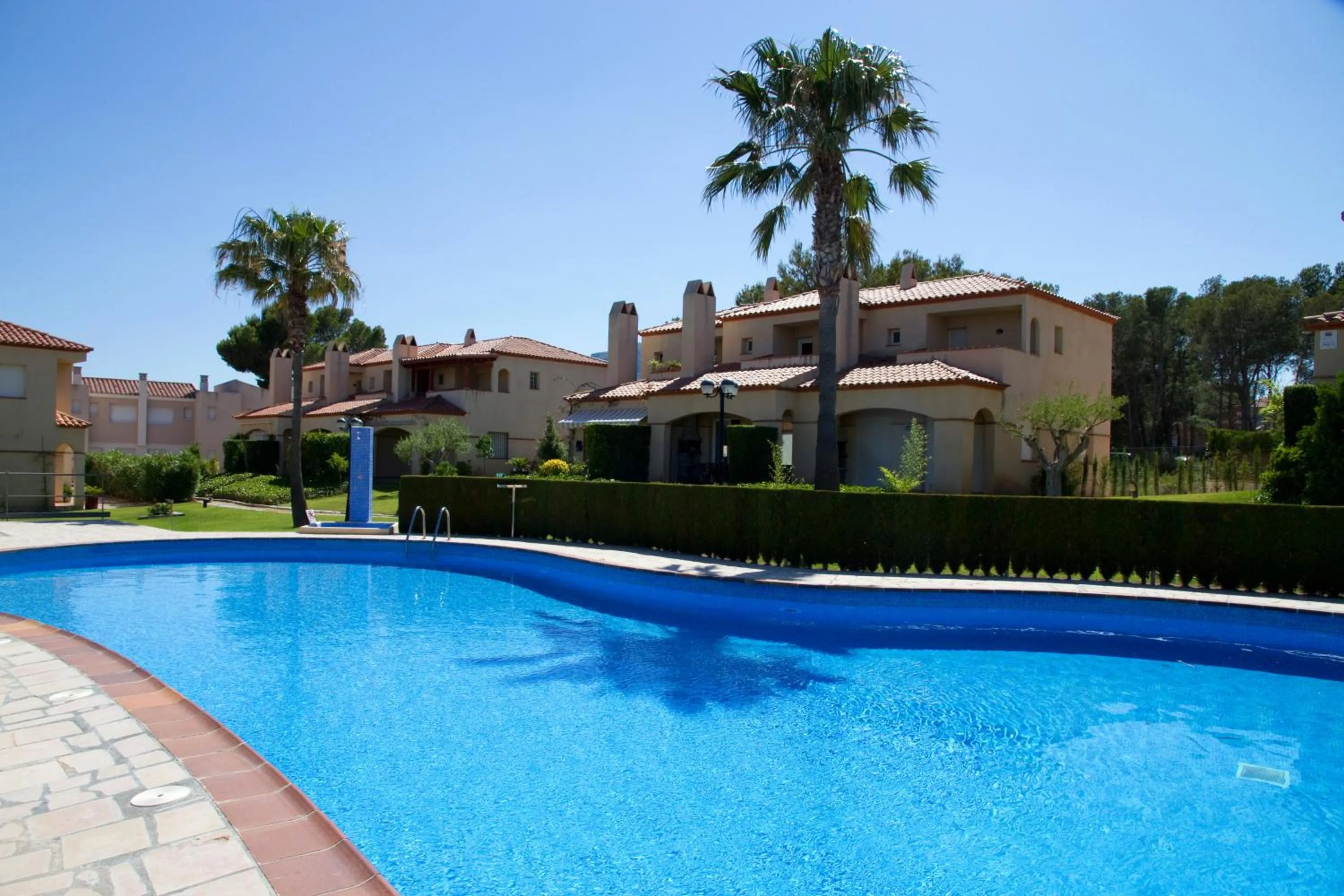 Swimming pool in Rentalmar Brisas