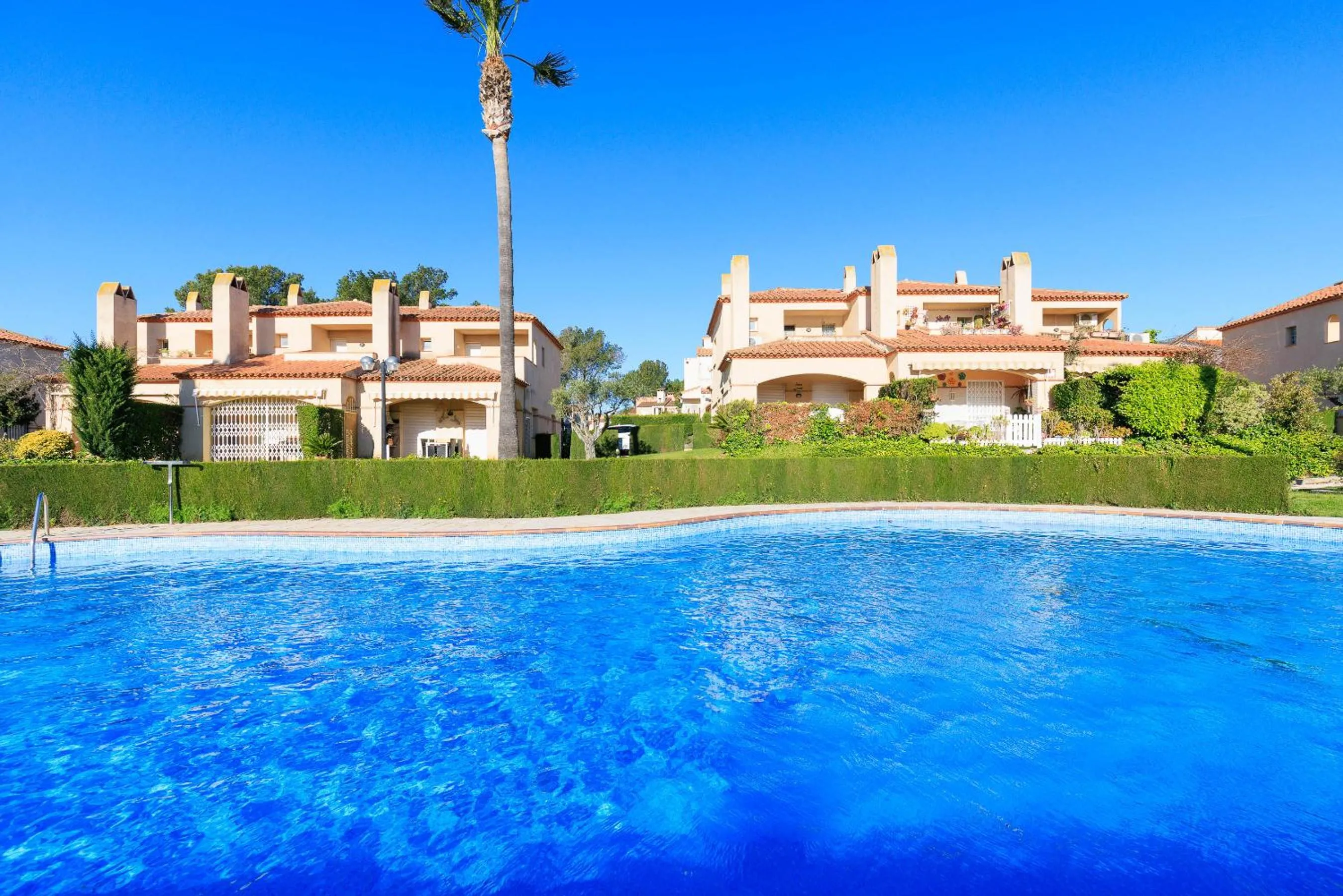 Swimming pool in Rentalmar Brisas