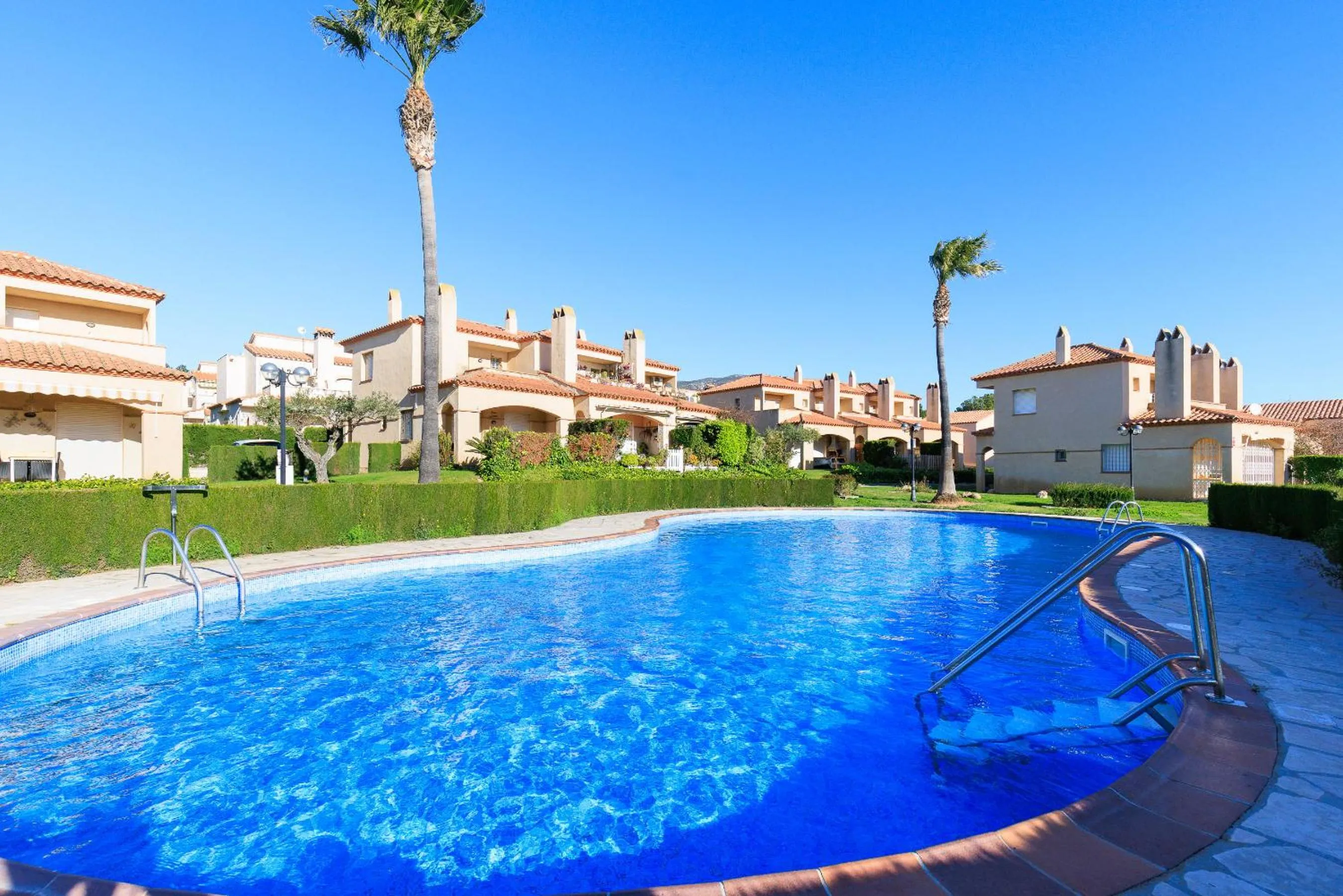 Swimming pool in Rentalmar Brisas
