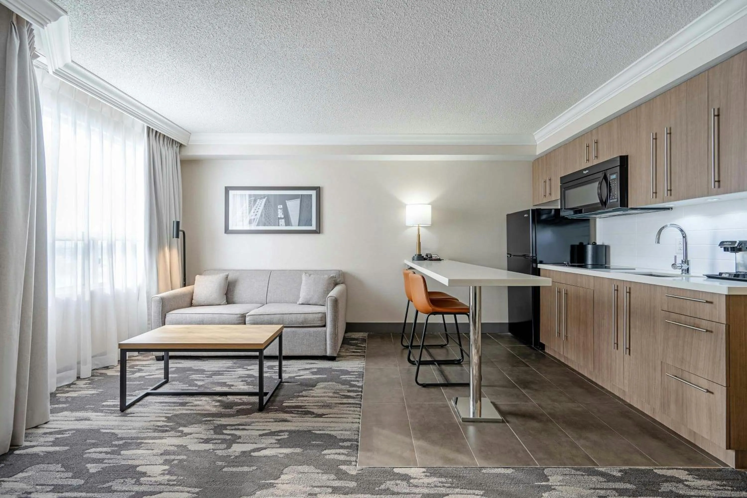 Living room in Sandman Signature Mississauga Hotel