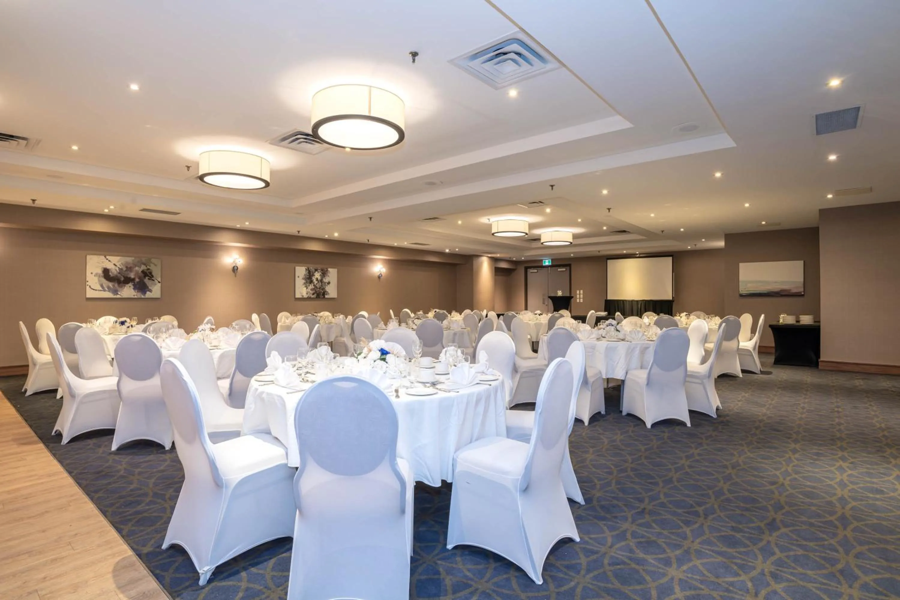 Banquet/Function facilities in Sandman Signature Mississauga Hotel