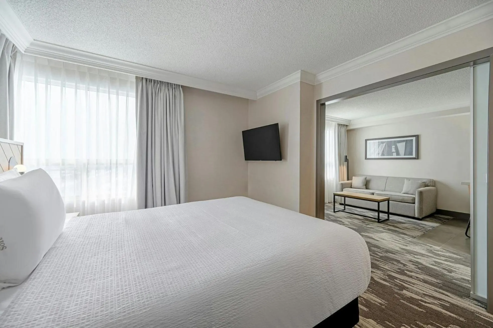 Bedroom, Bed in Sandman Signature Mississauga Hotel