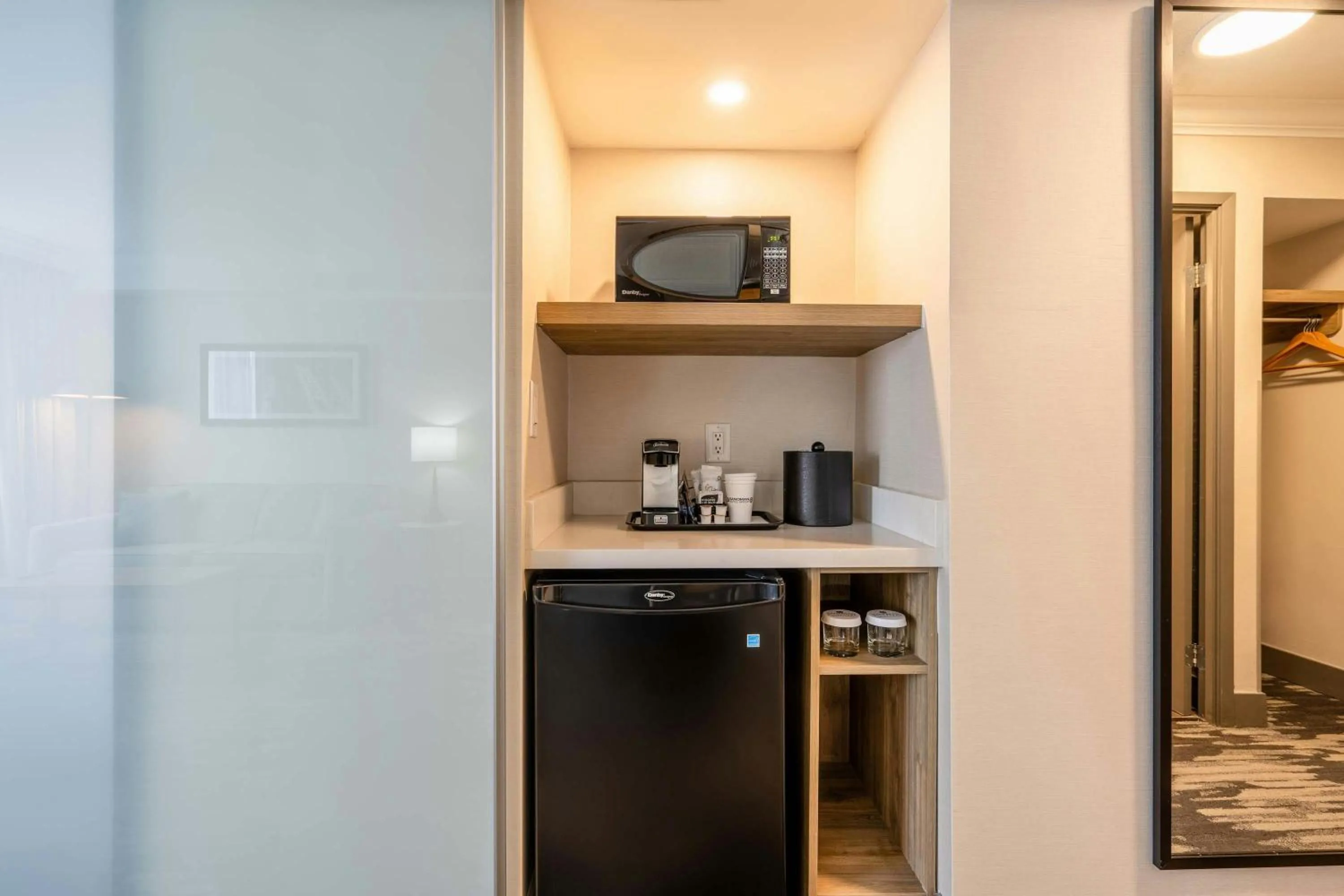 Kitchen or kitchenette in Sandman Signature Mississauga Hotel