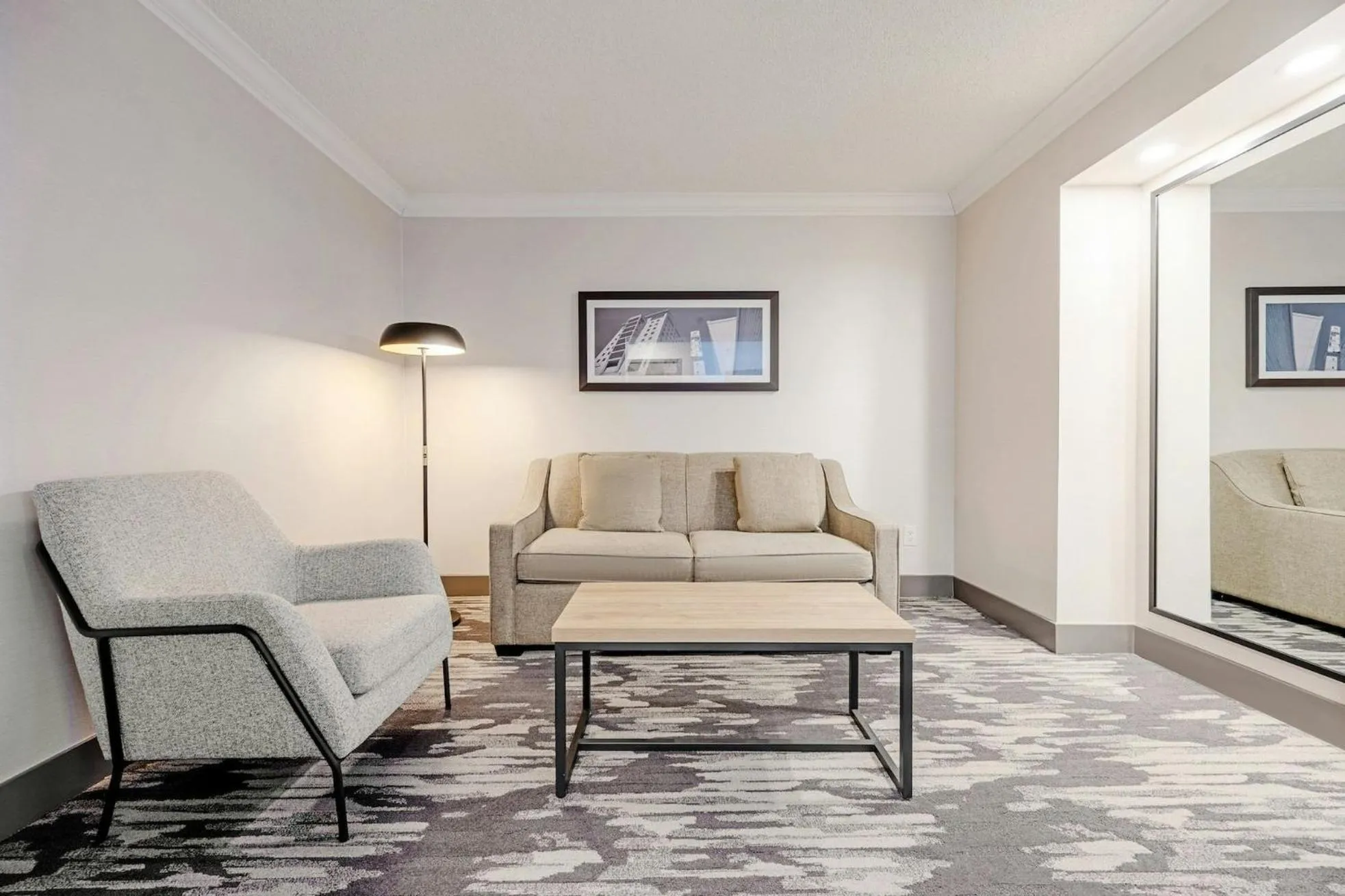 Living room in Sandman Signature Mississauga Hotel