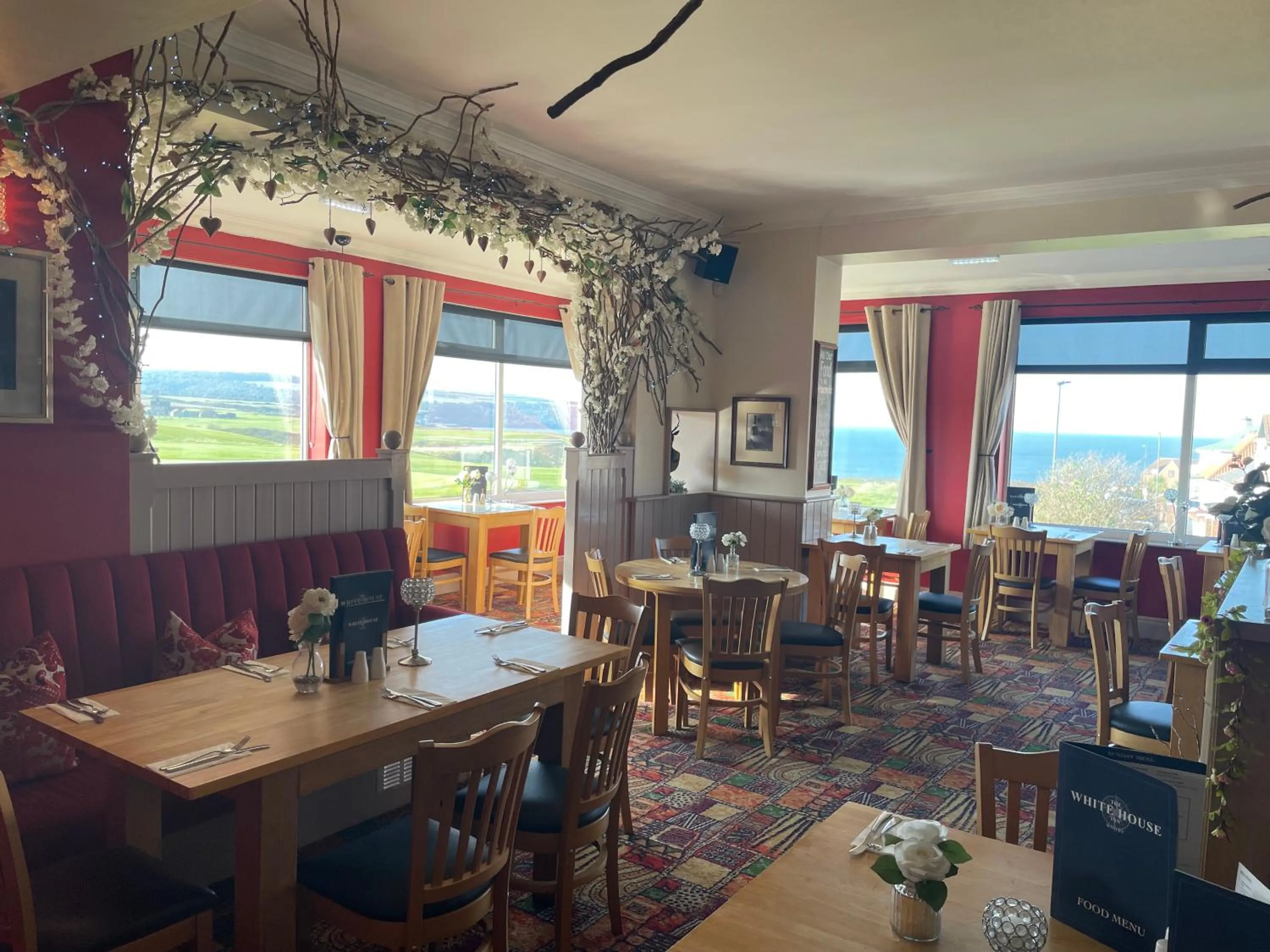 Restaurant/places to eat in The White House Inn - Whitby