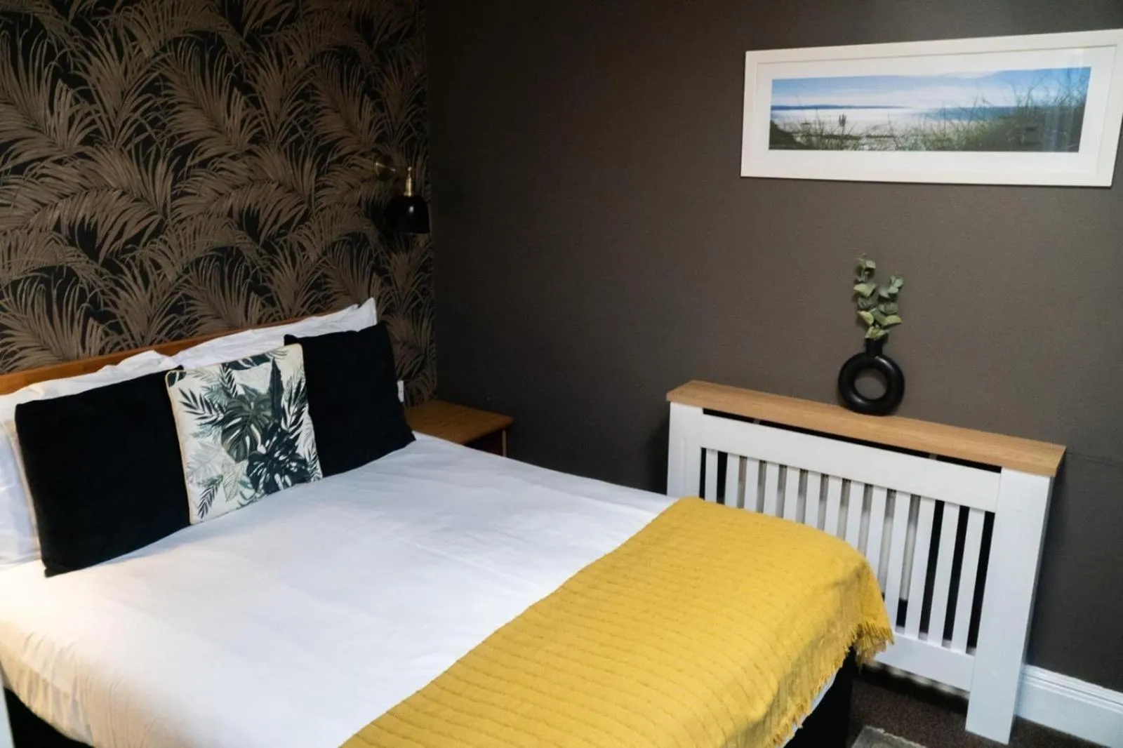 Bedroom, Bed in The White House Inn - Whitby