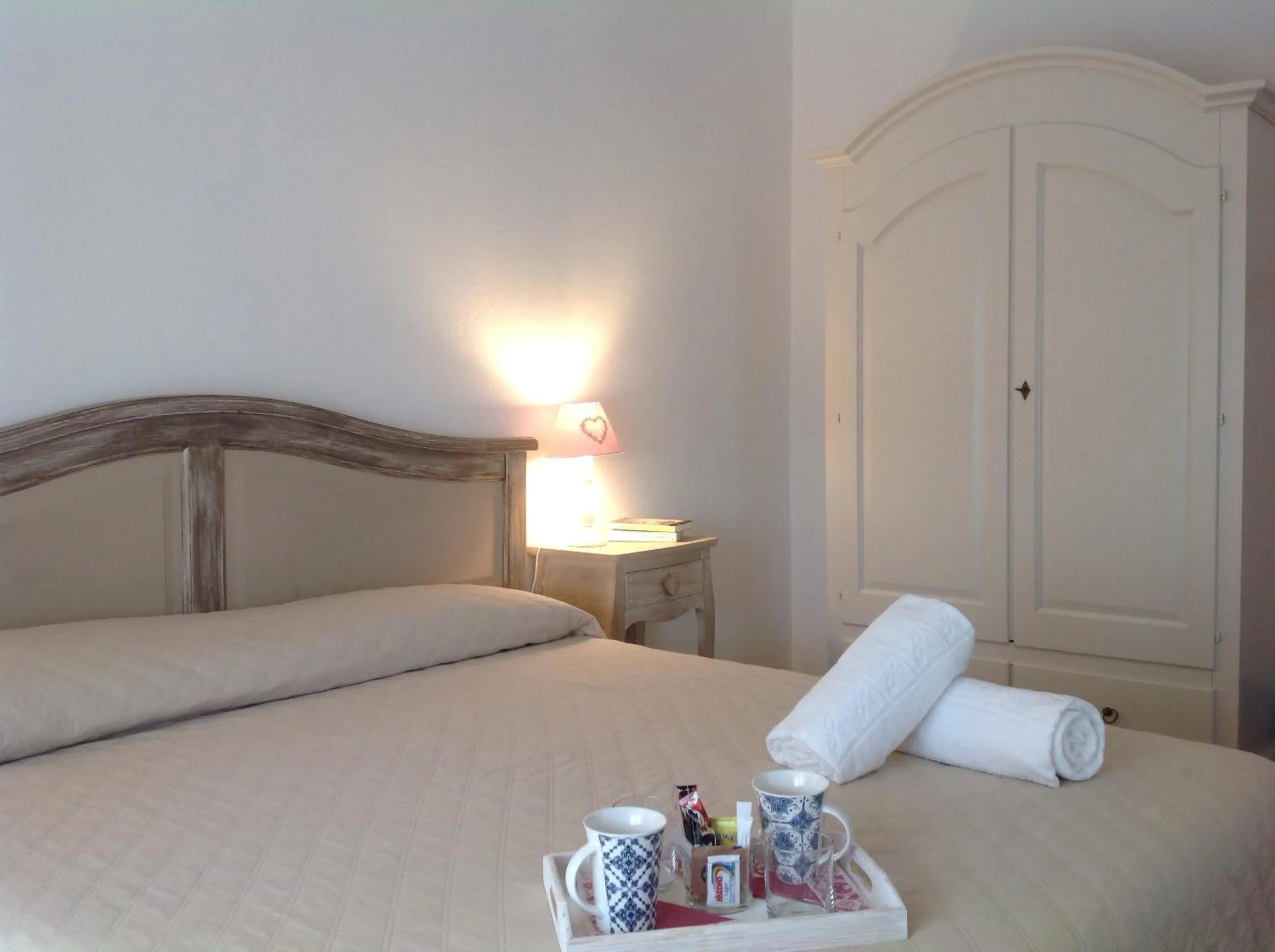 Coffee/tea facilities, Bed in City Garden Guest House