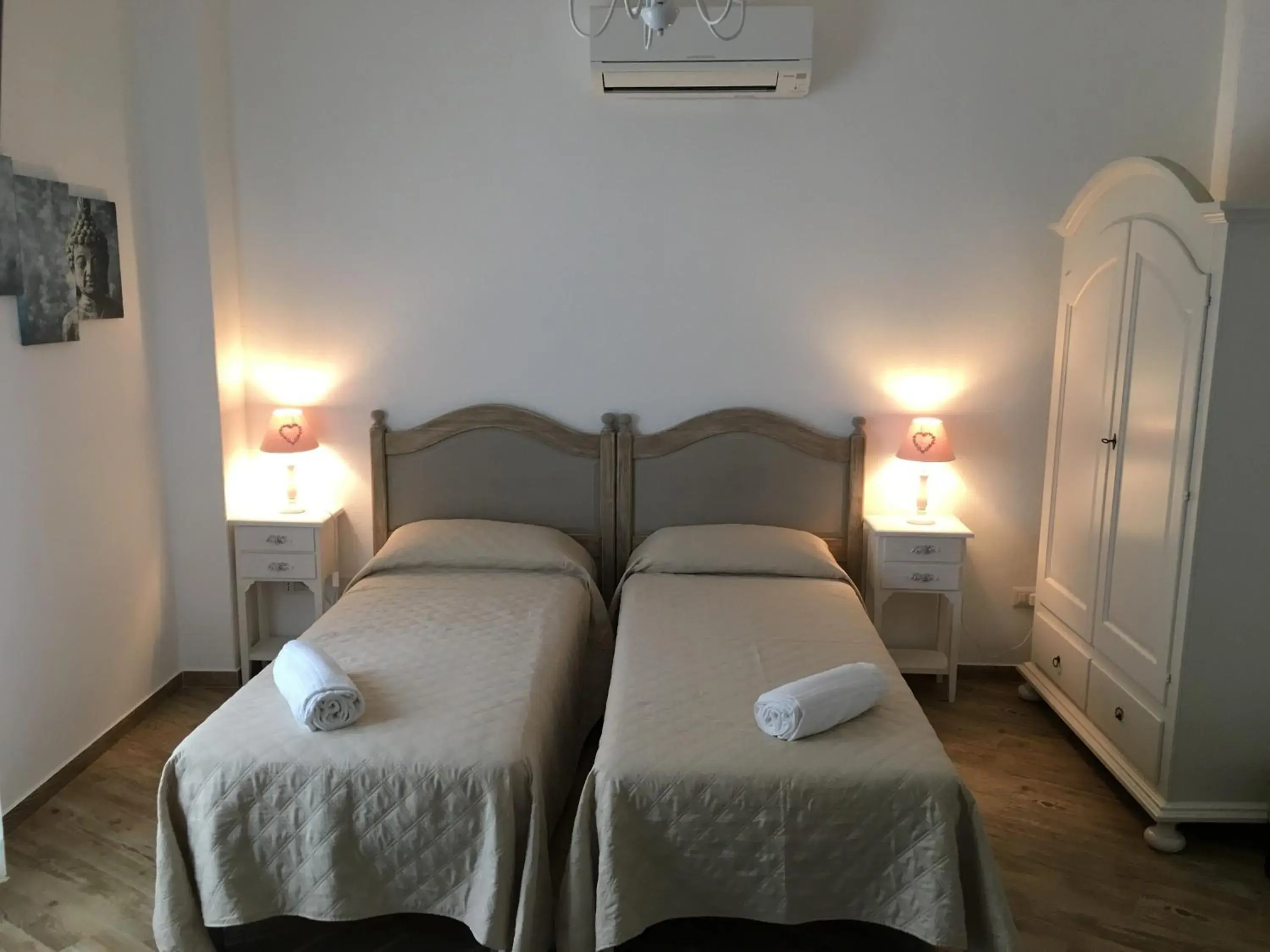 Twin Room - Disability Access in City Garden Guest House Twin Room - Disability Access in City Garden Guest House