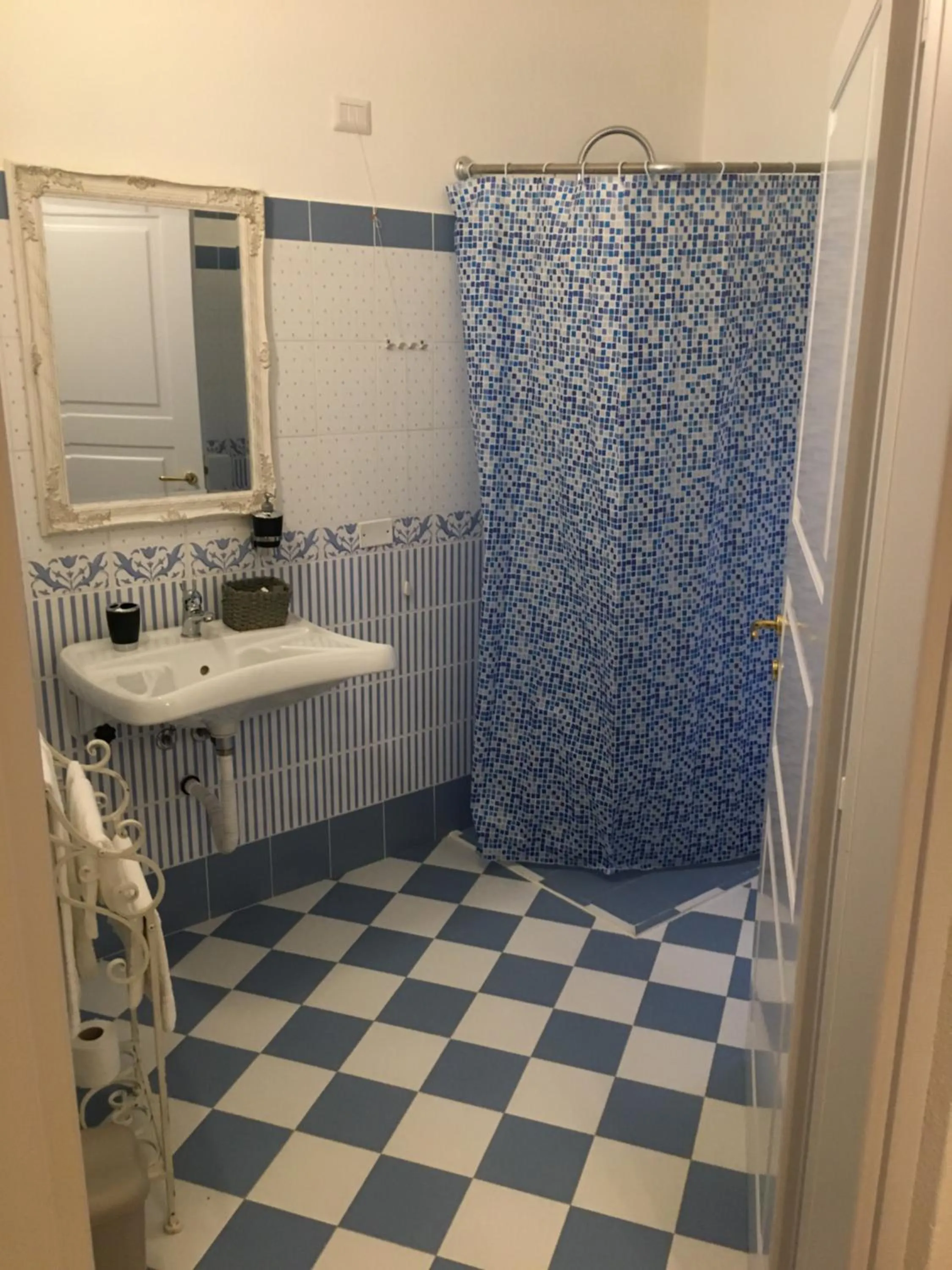 Bathroom in City Garden Guest House