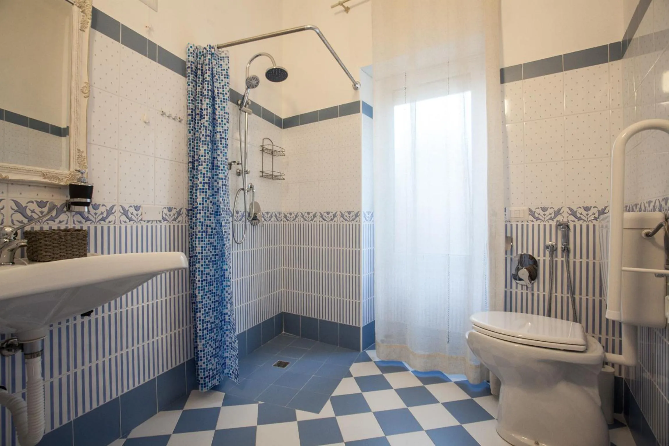 Toilet in City Garden Guest House