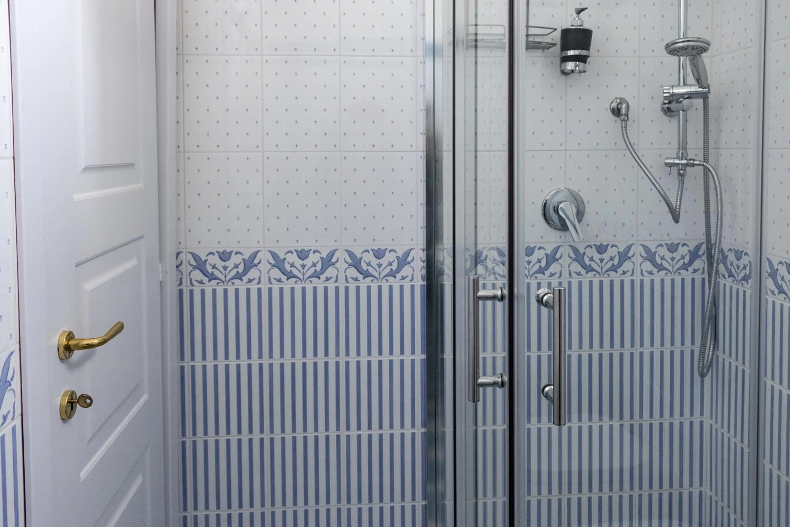 Shower in City Garden Guest House