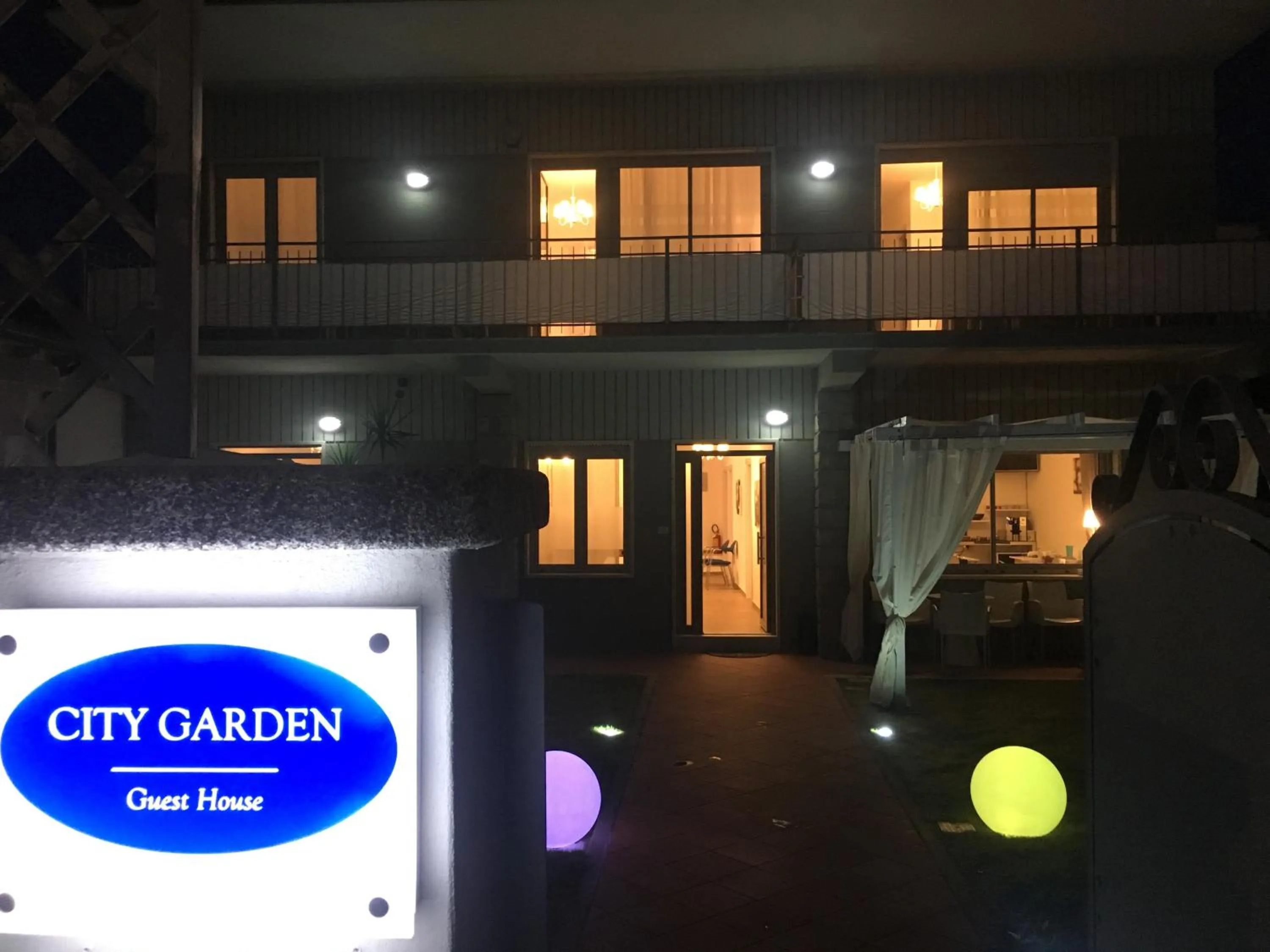 Facade/entrance in City Garden Guest House