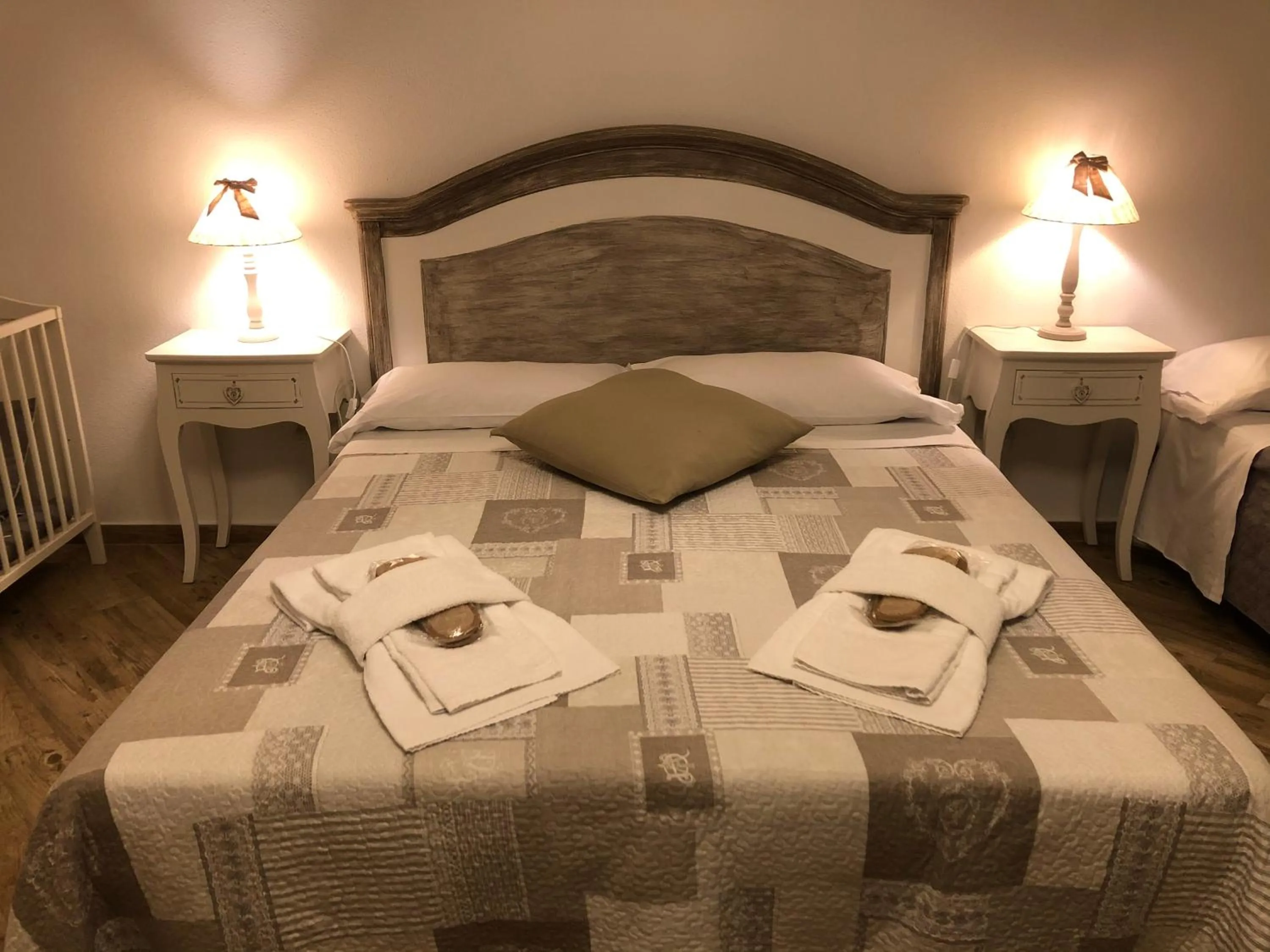 Bed in City Garden Guest House