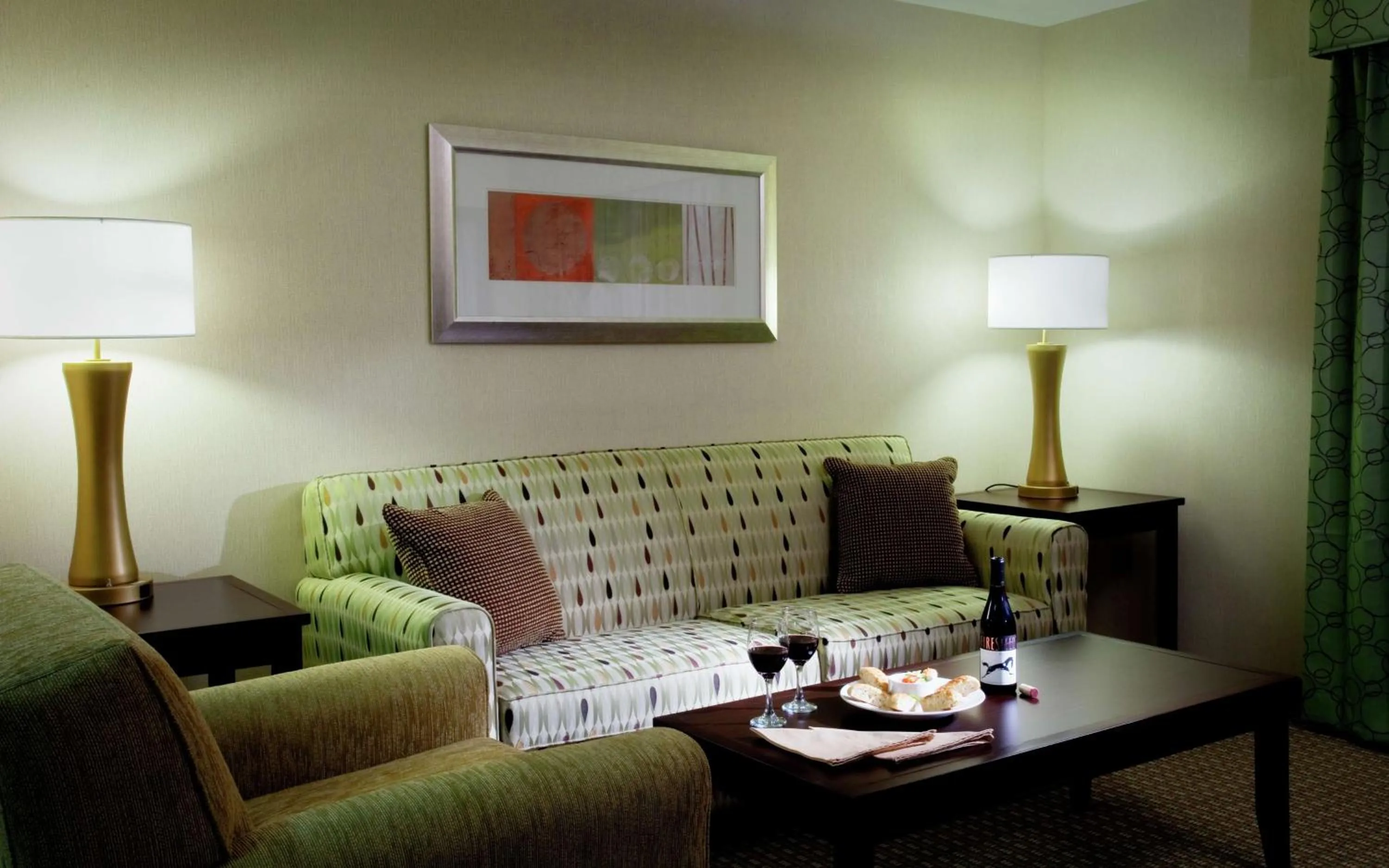 Living room in Hilton Garden Inn Seattle/Bothell
