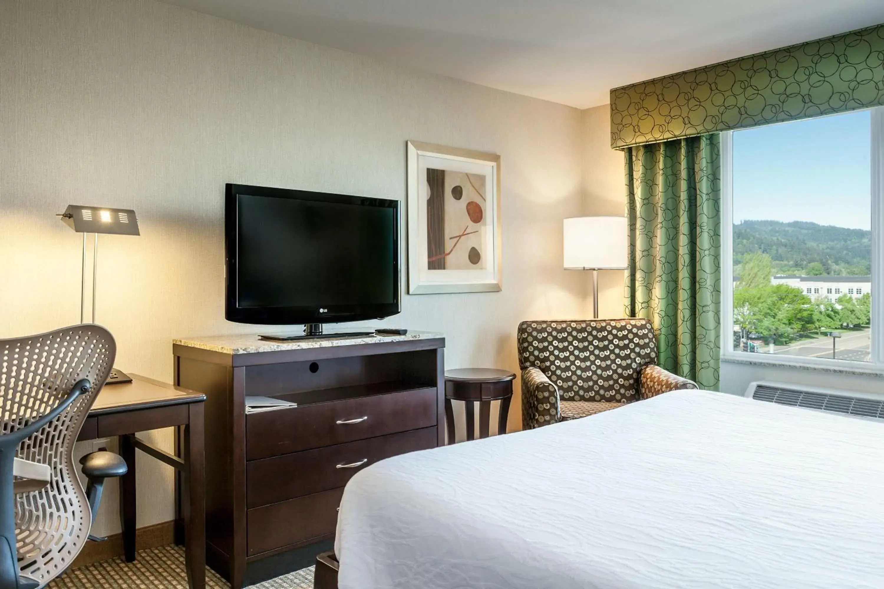 Bedroom, Bed in Hilton Garden Inn Seattle/Bothell Bedroom, Bed in Hilton Garden Inn Seattle/Bothell