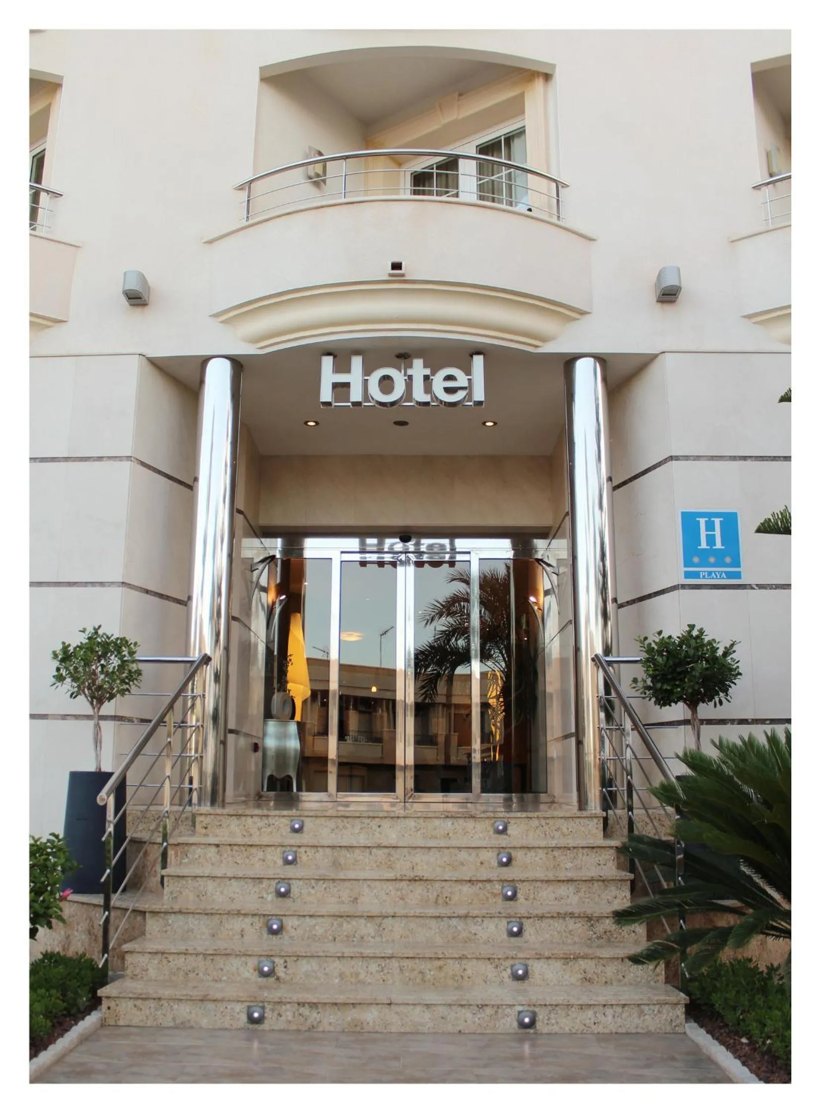 Facade/entrance in Hotel El Trebol