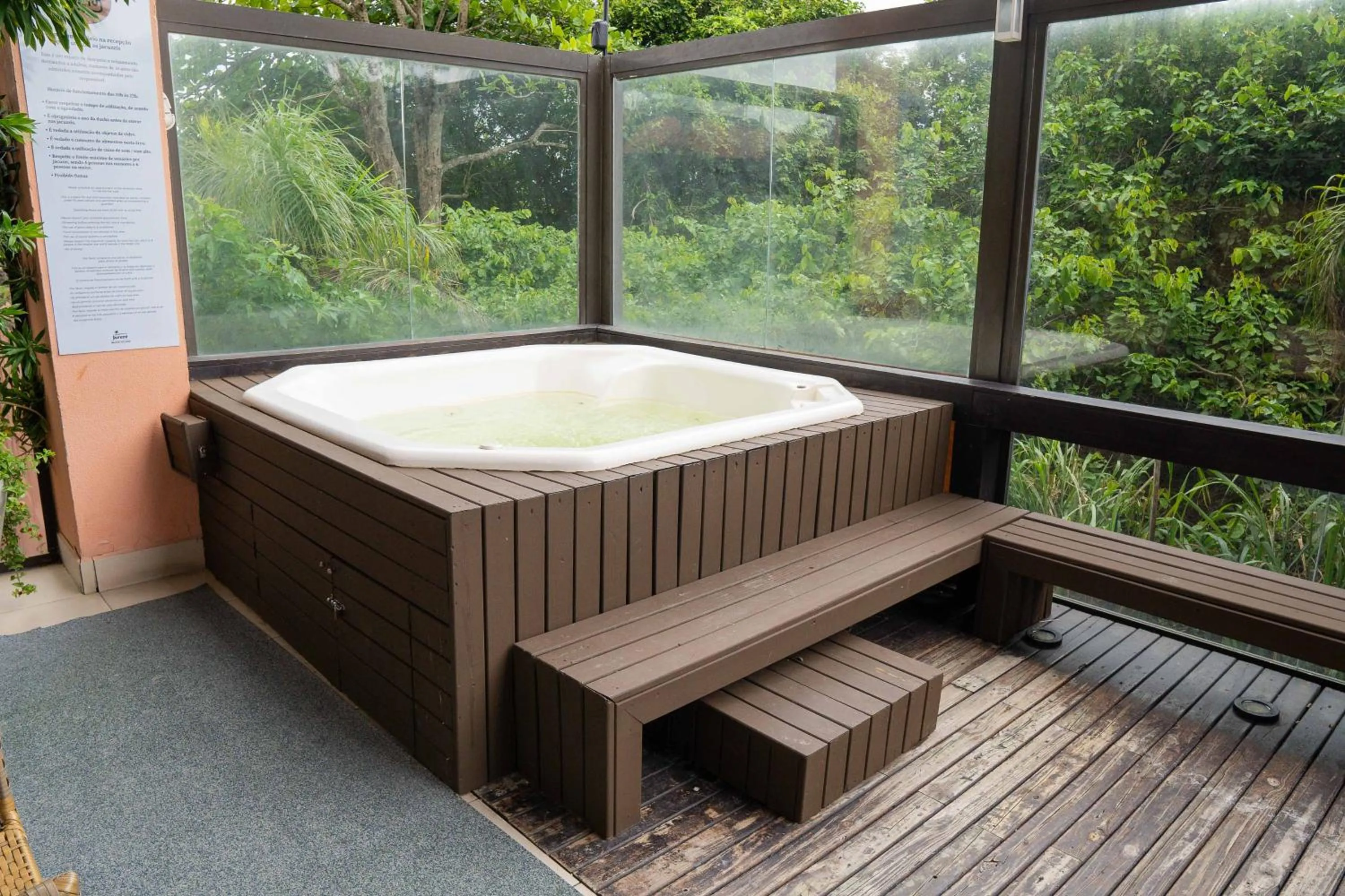 Swimming pool in Hotel Jurerê Beach Village - OFICIAL