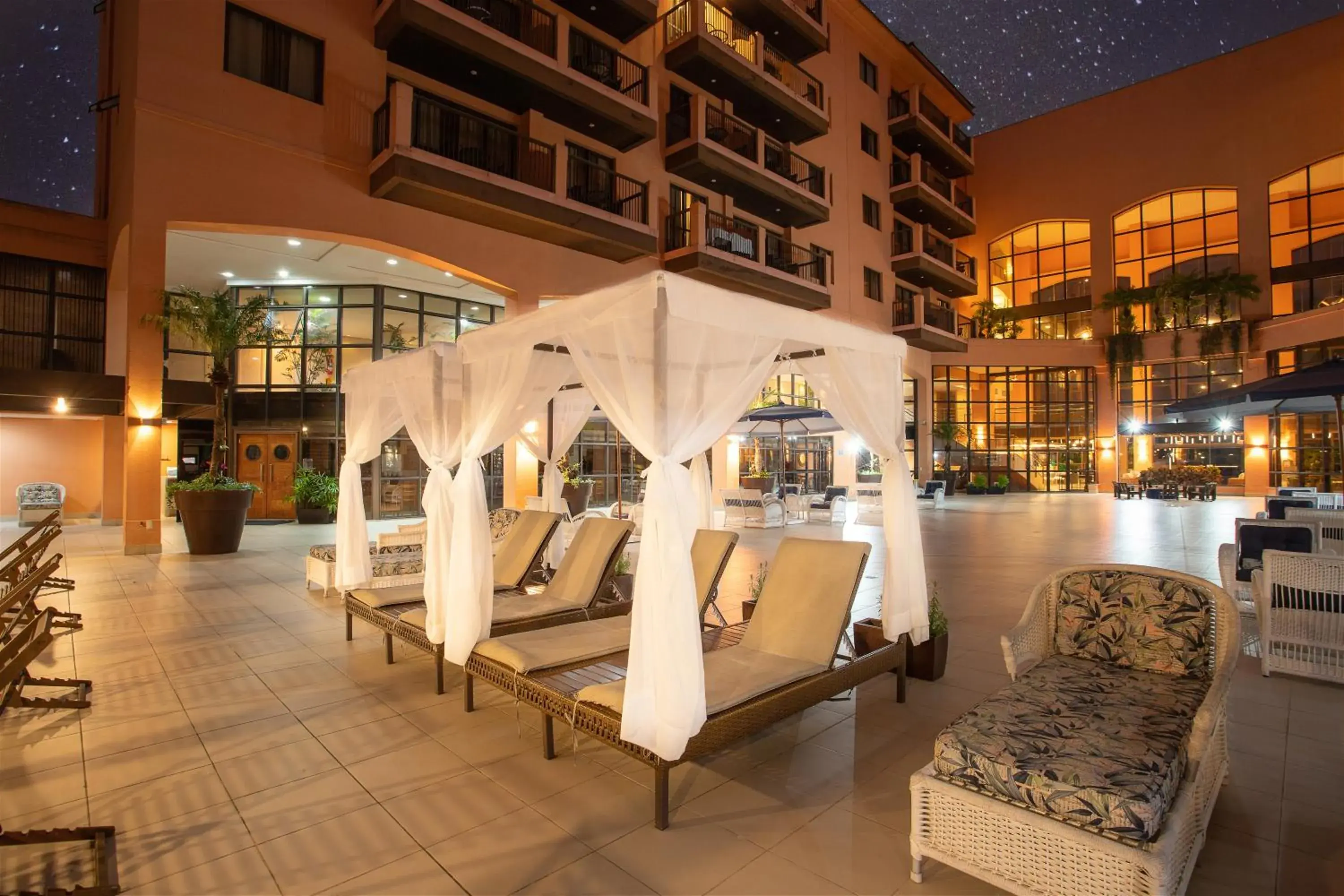 Inner courtyard view in Hotel Jurerê Beach Village - OFICIAL Inner courtyard view in Hotel Jurerê Beach Village - OFICIAL