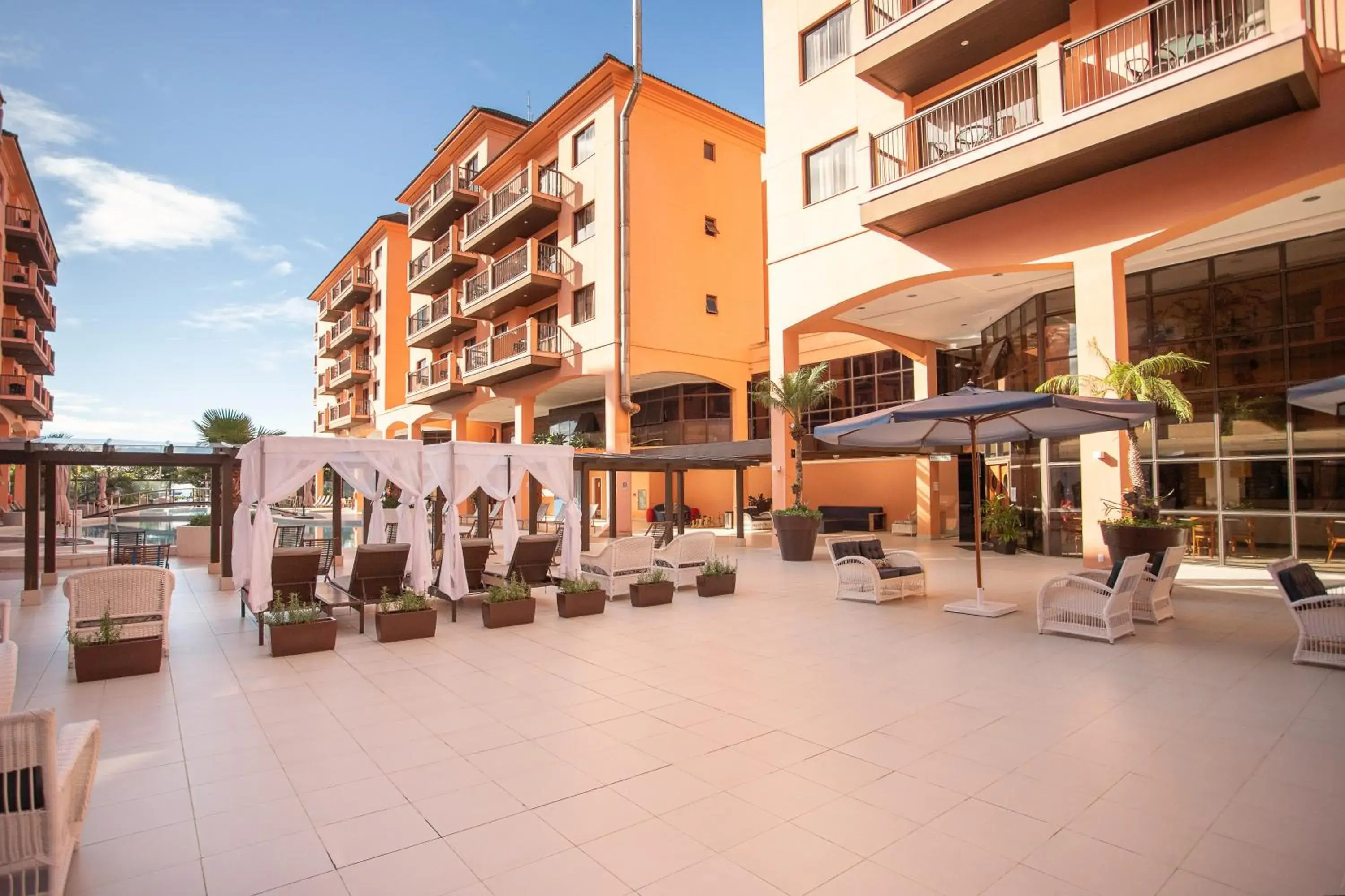 Inner courtyard view in Hotel Jurerê Beach Village - OFICIAL Inner courtyard view in Hotel Jurerê Beach Village - OFICIAL