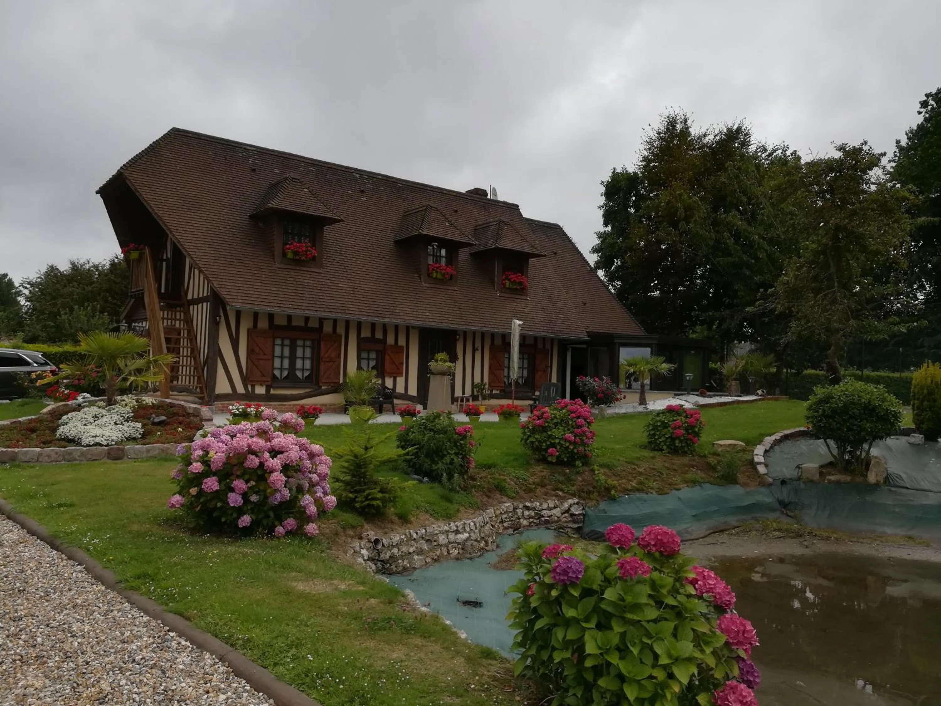 Garden view in La mare aux canards