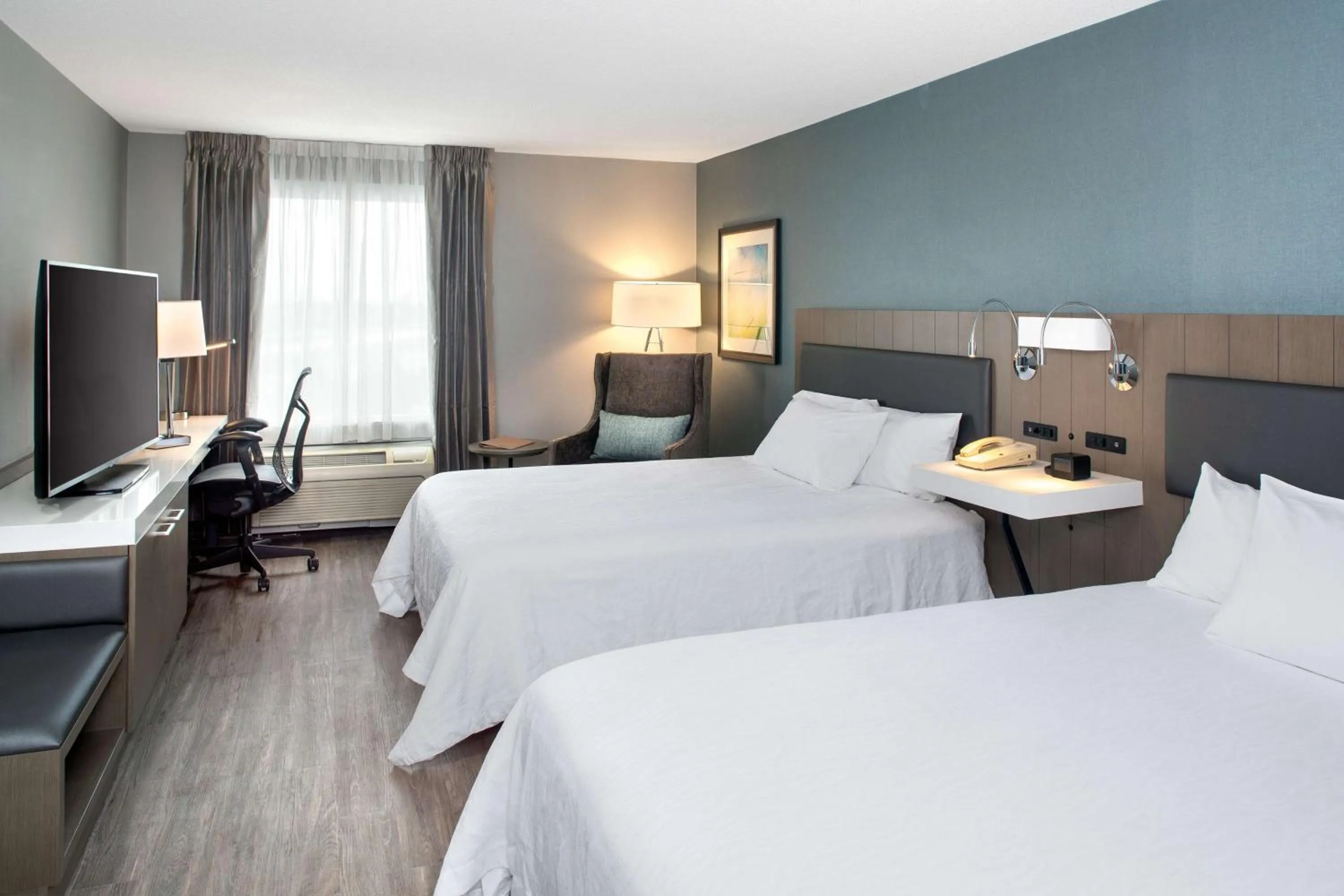 Bed in Hilton Garden Inn Halifax Airport