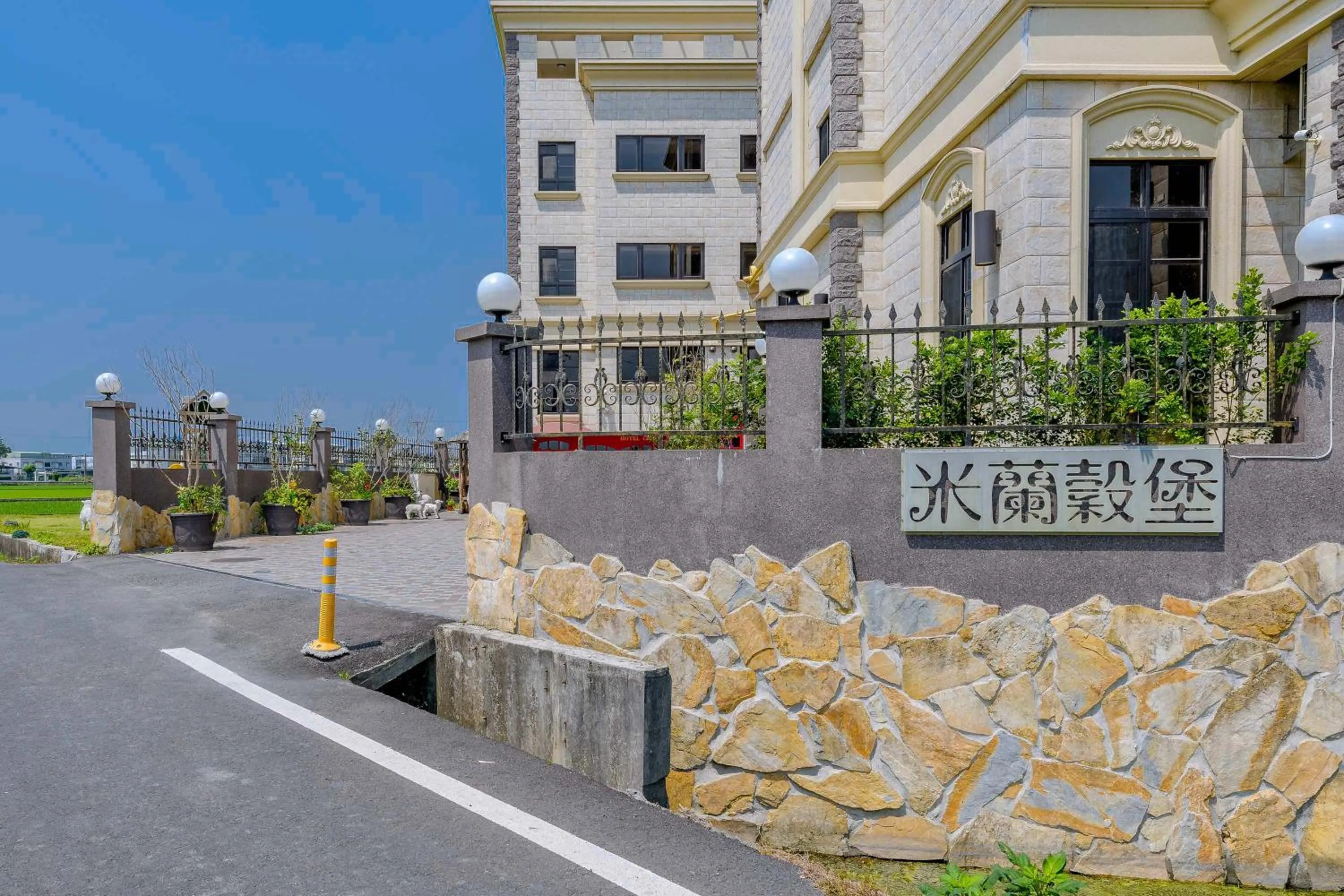 Facade/entrance in Milan Yilan