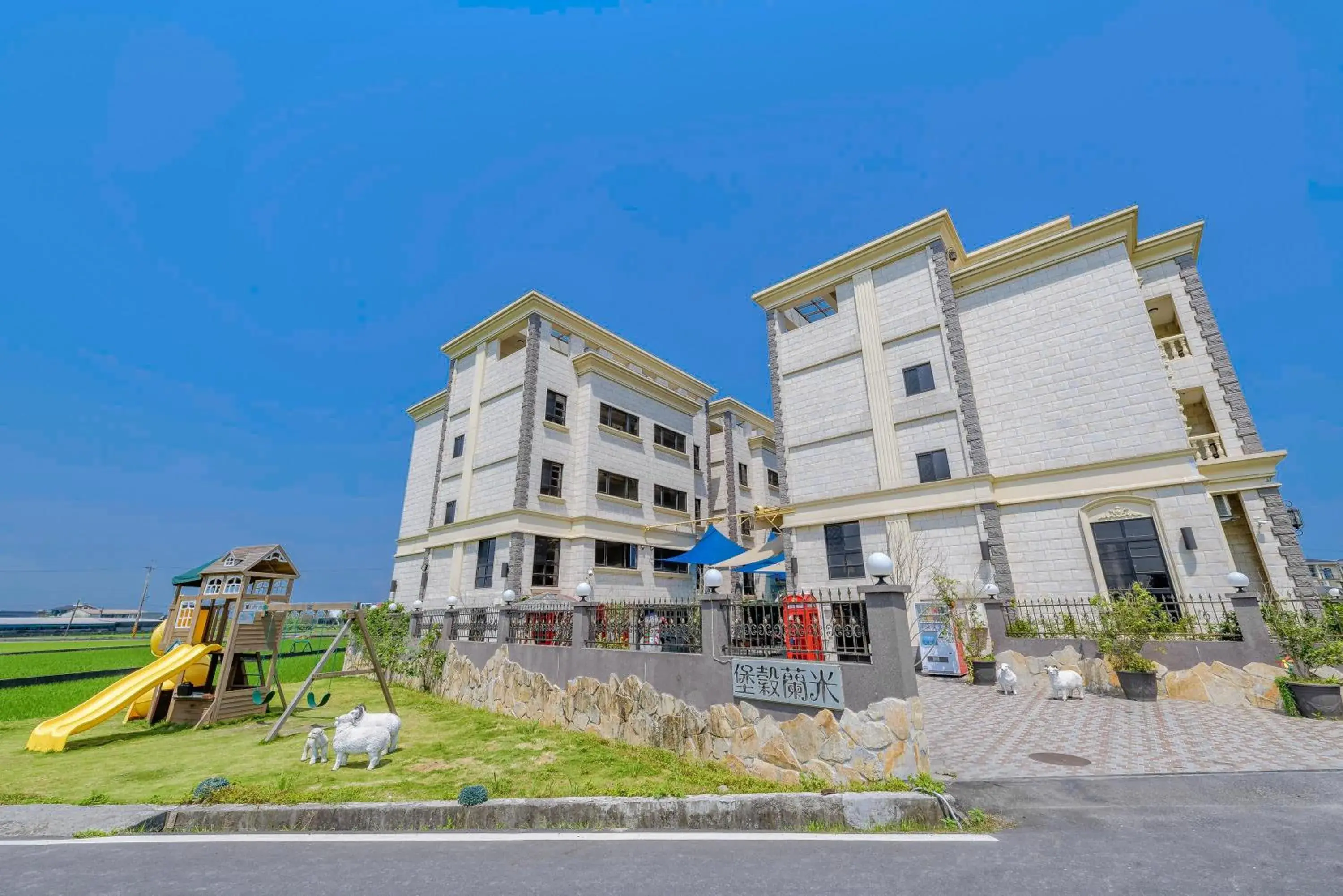 Facade/entrance in Milan Yilan Facade/entrance in Milan Yilan