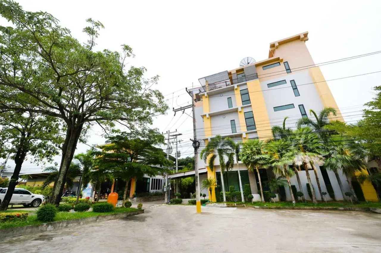 Property building in Paradise Resort Property building in Paradise Resort