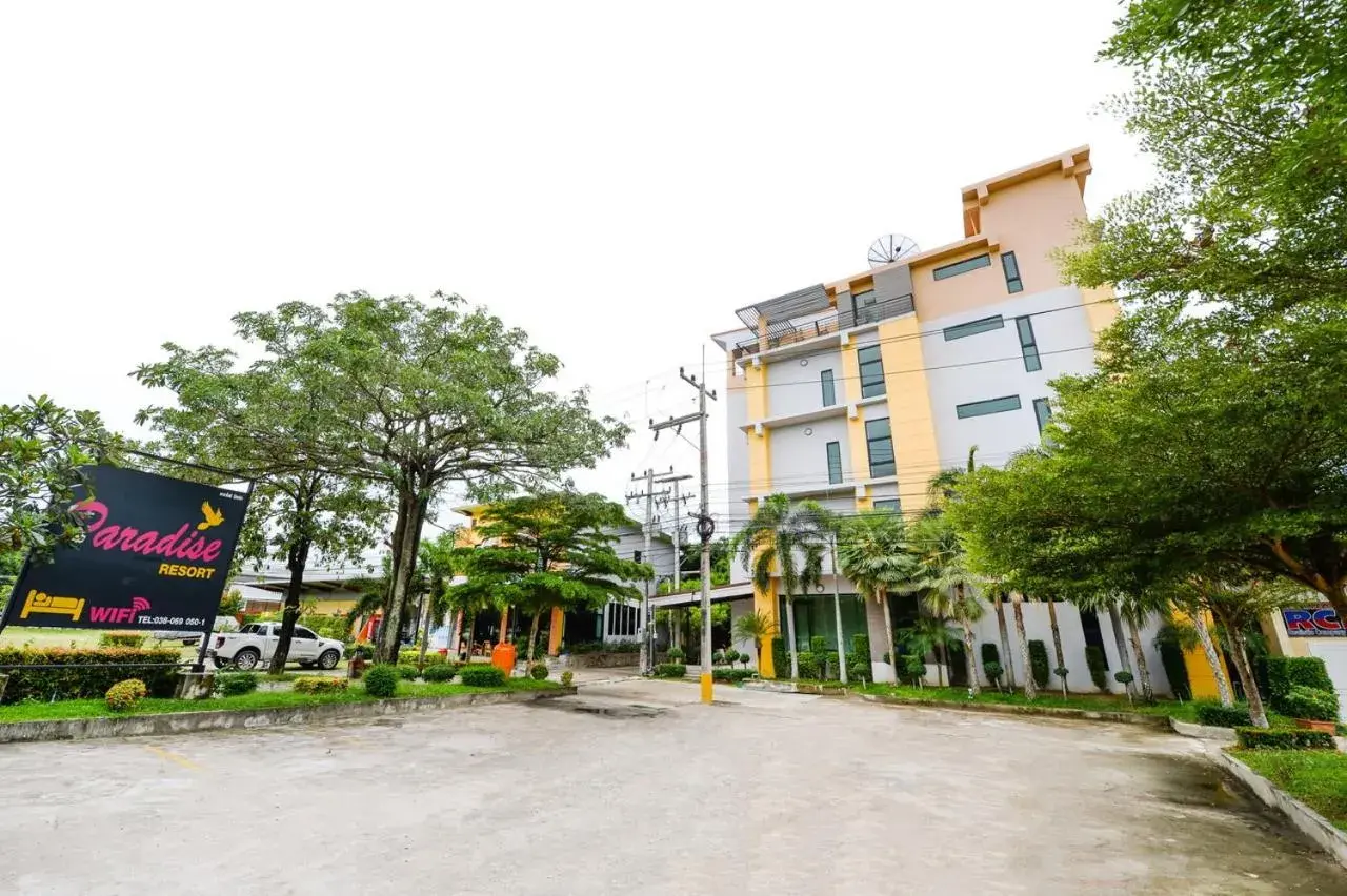 Property building in Paradise Resort Property building in Paradise Resort