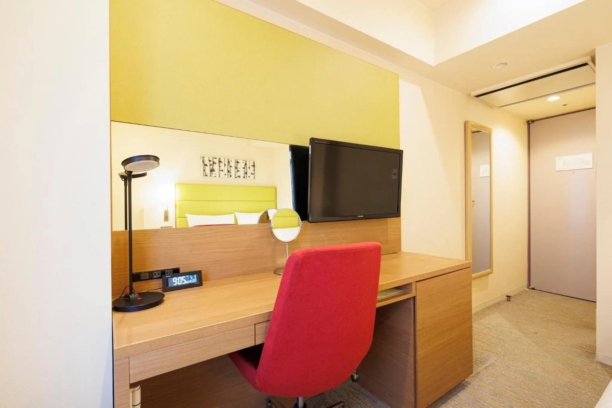 Photo of the whole room in ANA Holiday Inn Sapporo Susukino by IHG