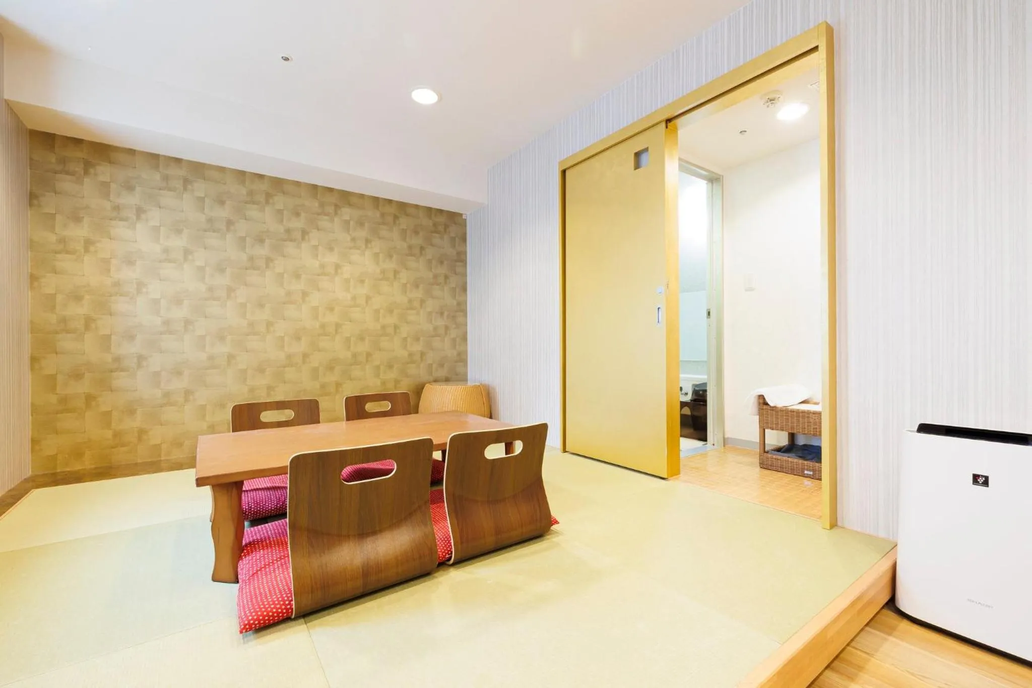 Photo of the whole room, Bed in ANA Holiday Inn Sapporo Susukino by IHG