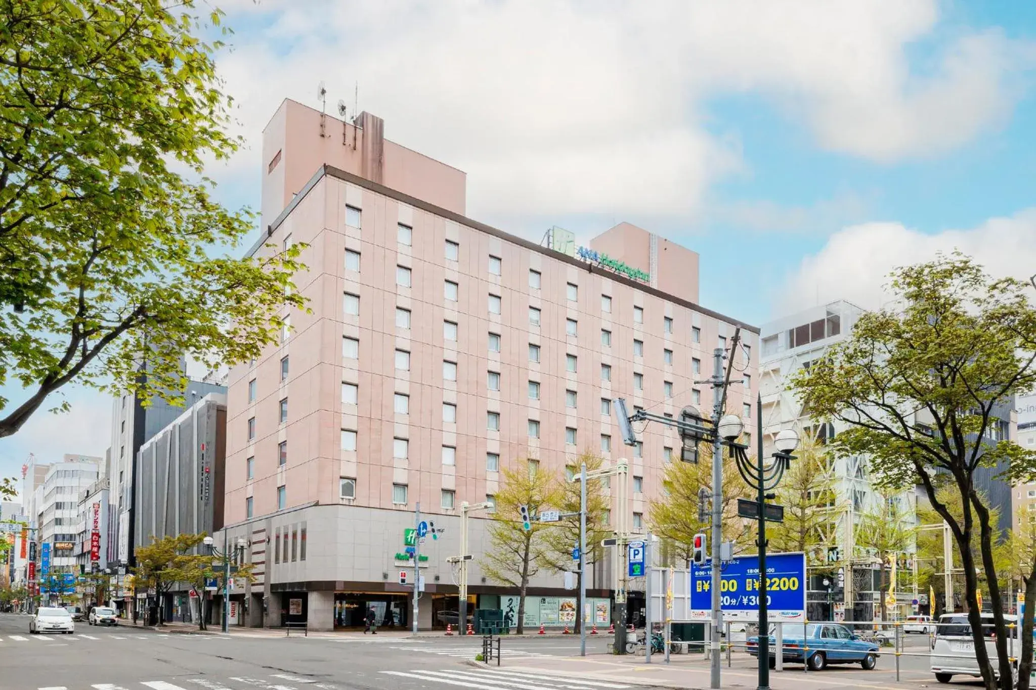 Property building in ANA Holiday Inn Sapporo Susukino by IHG Property building in ANA Holiday Inn Sapporo Susukino by IHG