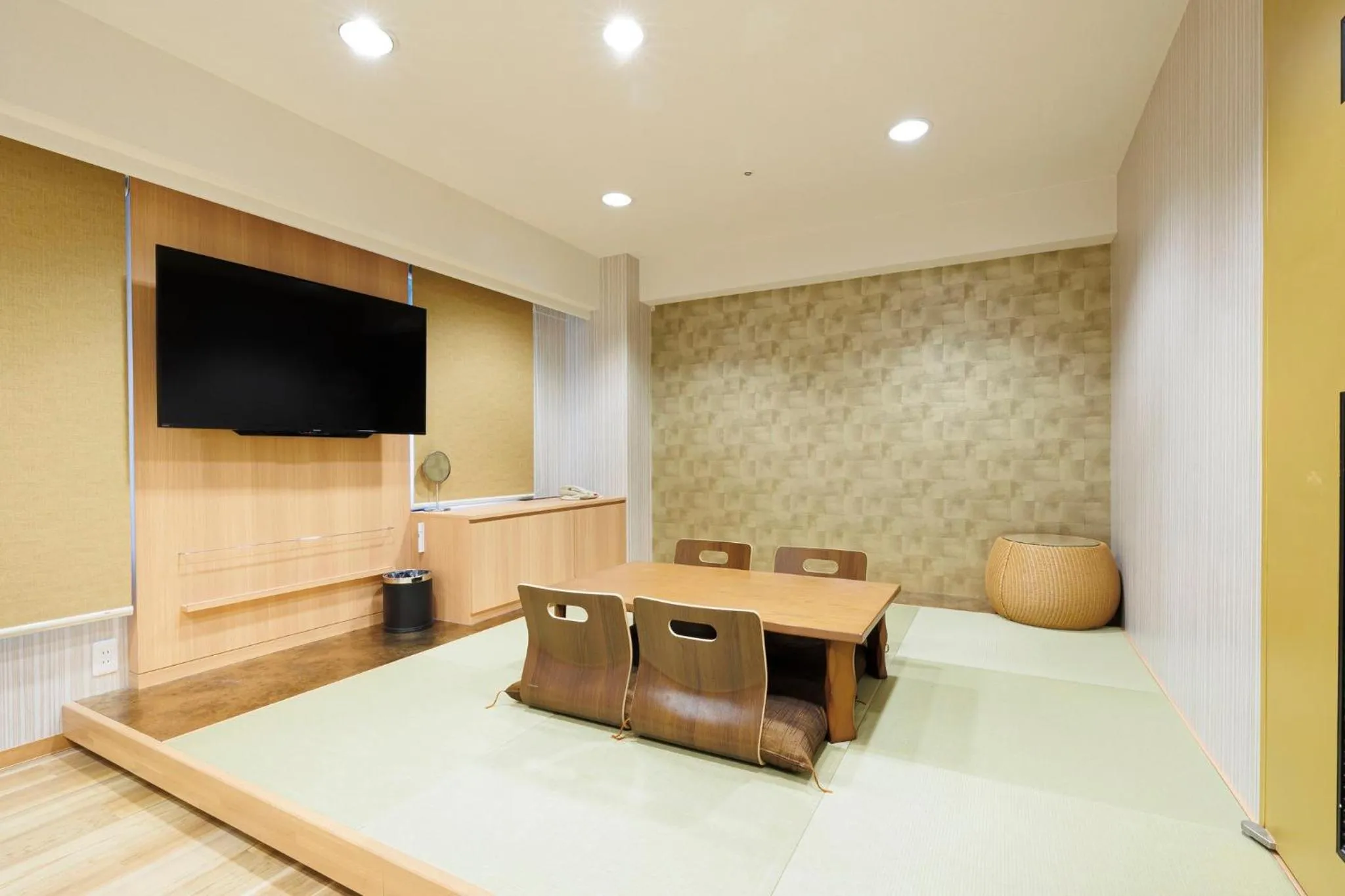 Photo of the whole room in ANA Holiday Inn Sapporo Susukino by IHG