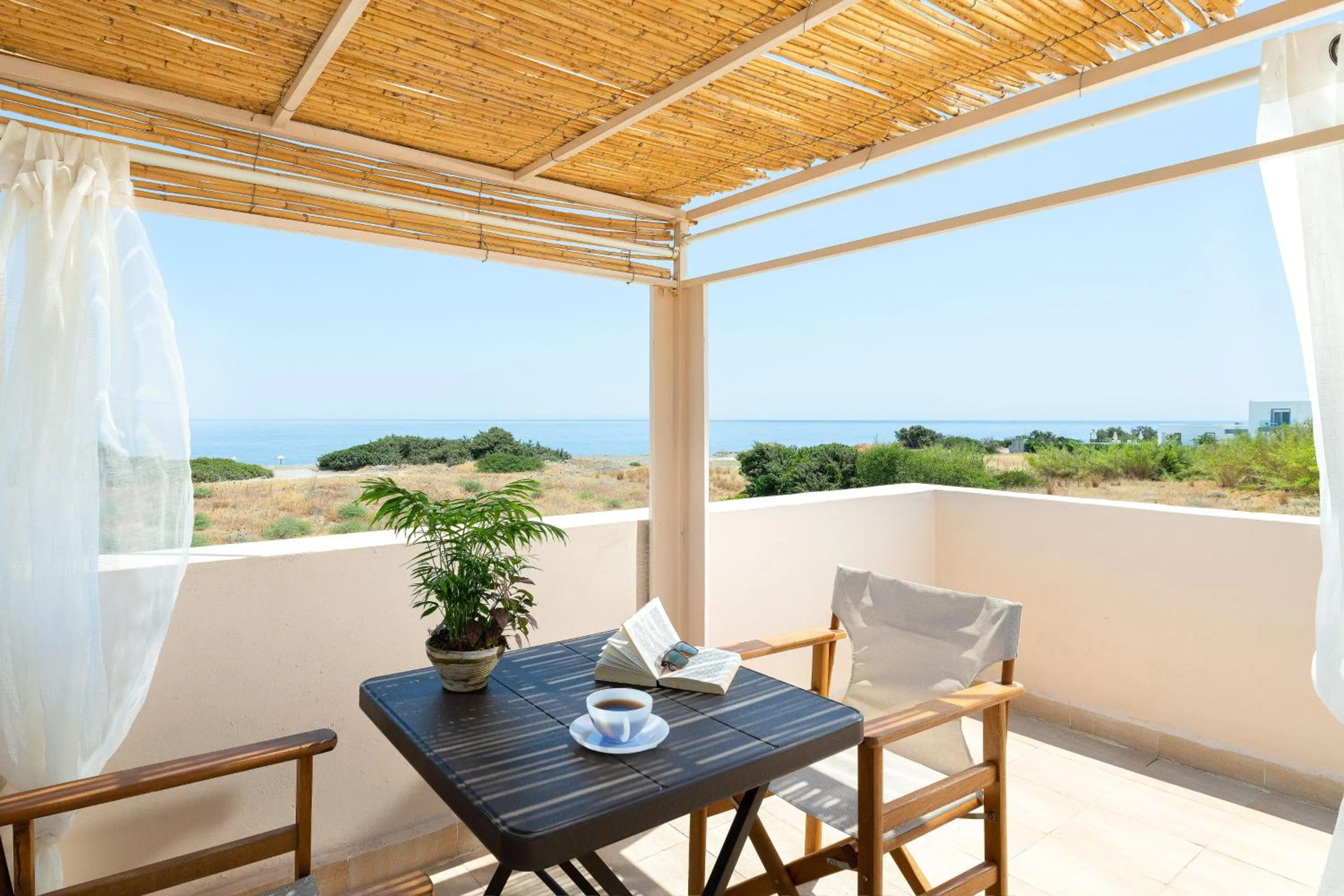 Gennadi Serenity House- beachfront villa with pool
